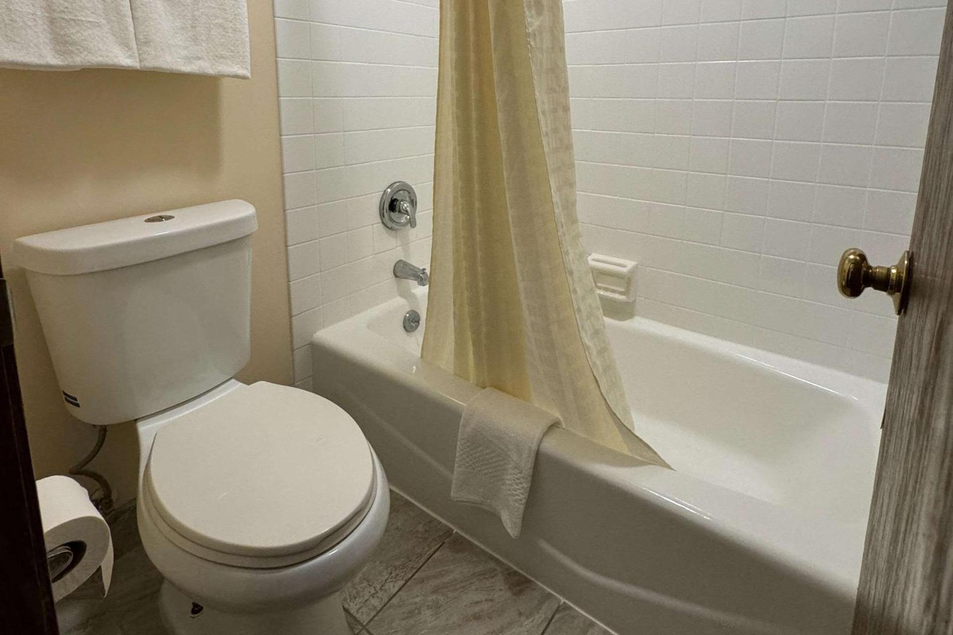 Econo Lodge Waite Park - St Cloud photo 14