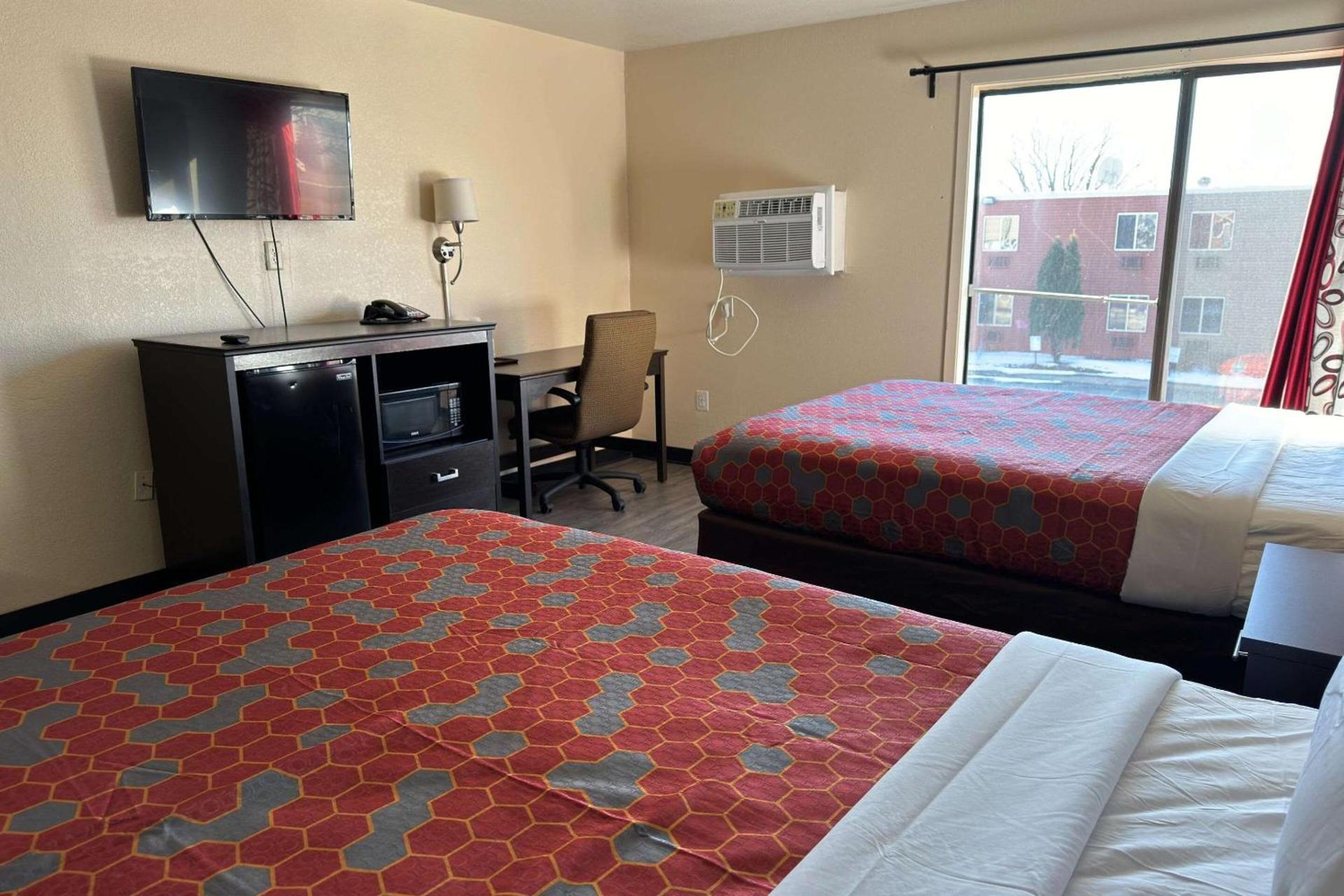 Econo Lodge Waite Park - St Cloud photo 17