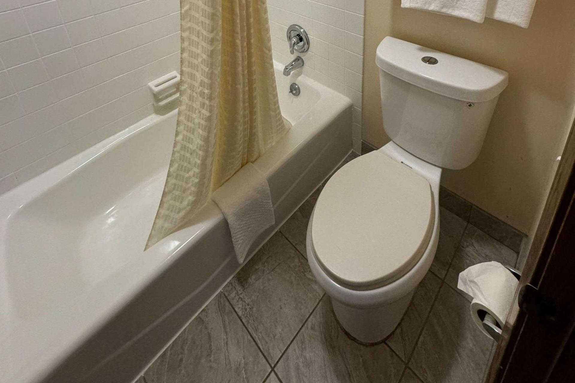 Econo Lodge Waite Park - St Cloud photo 20