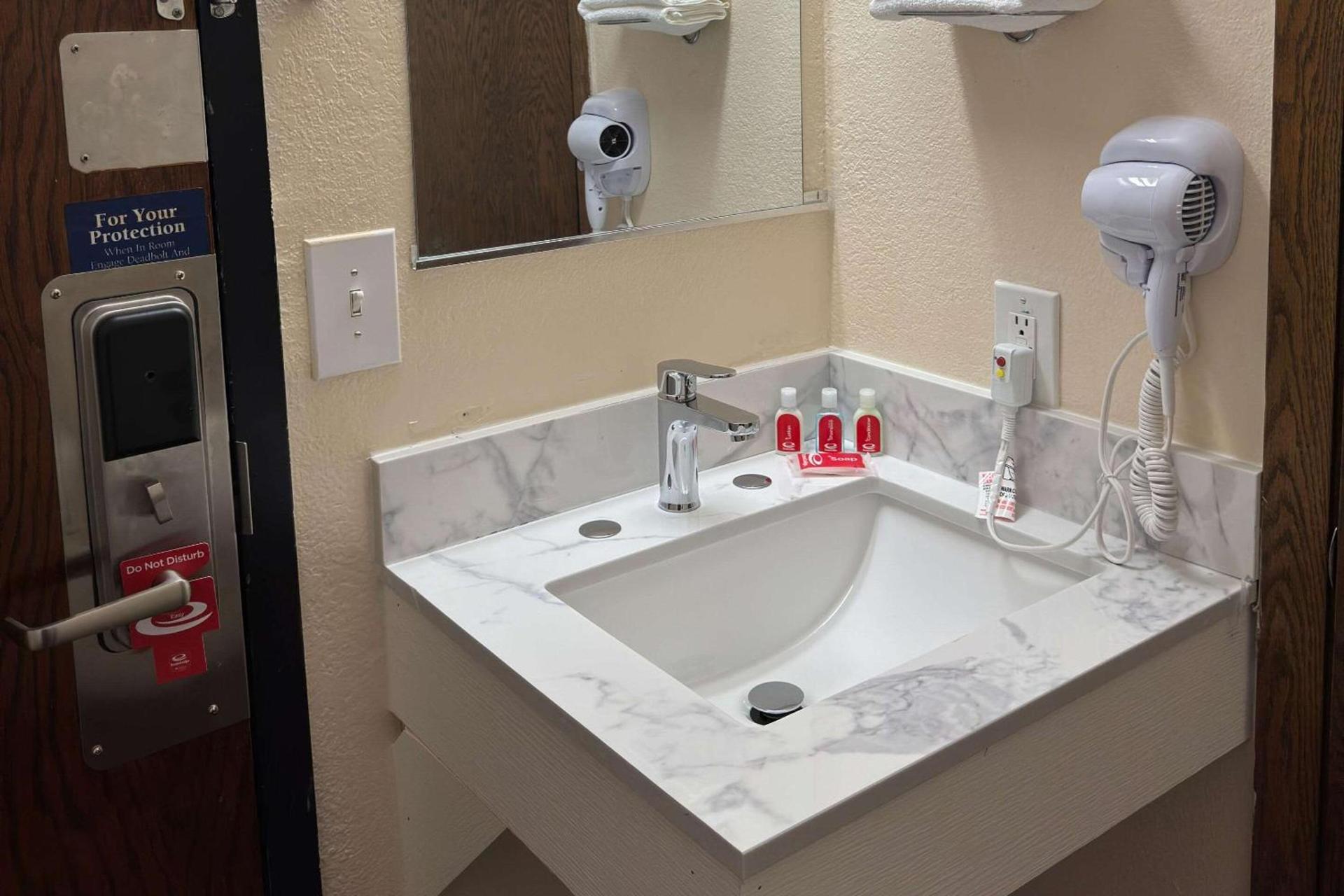 Econo Lodge Waite Park - St Cloud photo 19