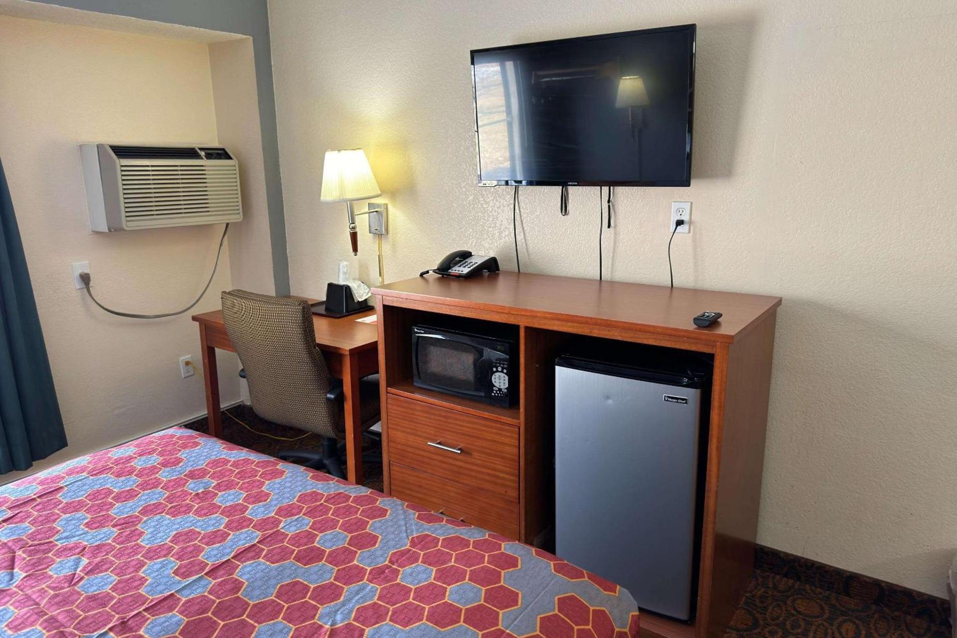 Econo Lodge Waite Park - St Cloud photo 22