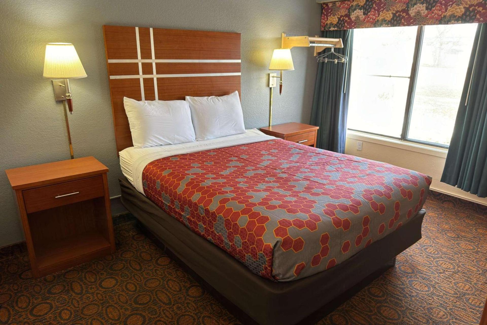 Econo Lodge Waite Park - St Cloud photo 6