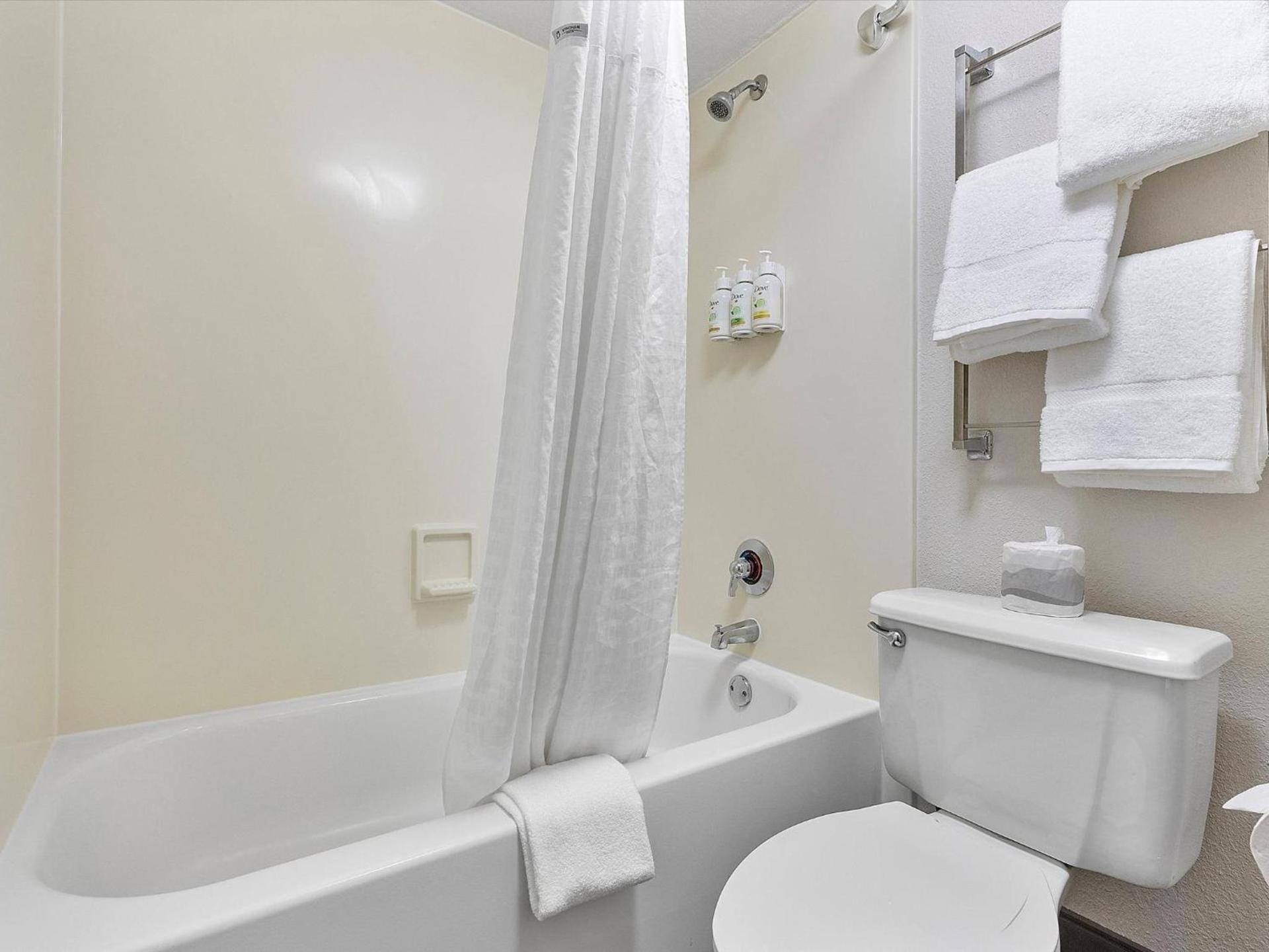 La Quinta Inn by Wyndham Miami Airport North photo 50