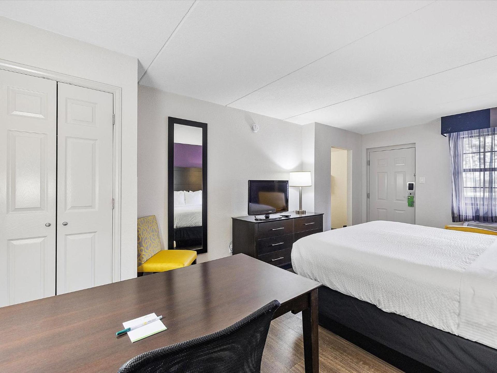 La Quinta Inn by Wyndham Miami Airport North photo 23