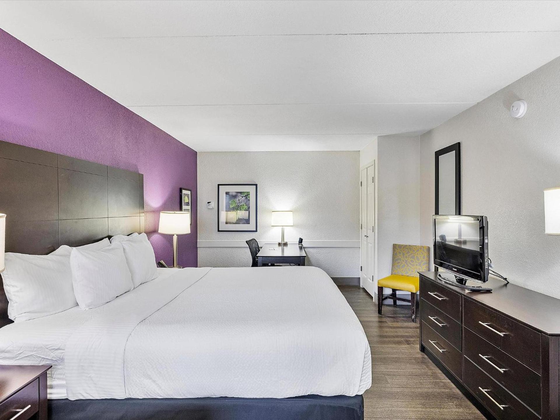 La Quinta Inn by Wyndham Miami Airport North photo 14