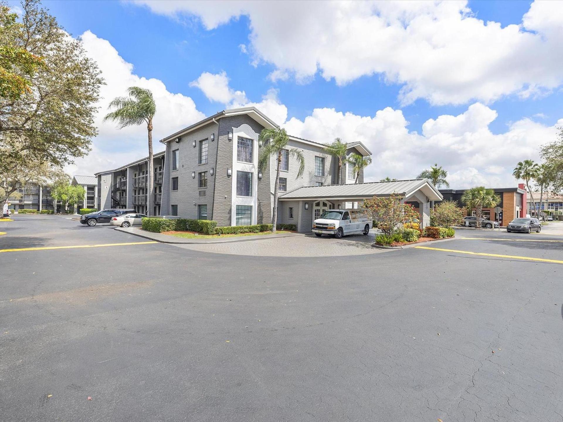 La Quinta Inn by Wyndham Miami Airport North photo 15