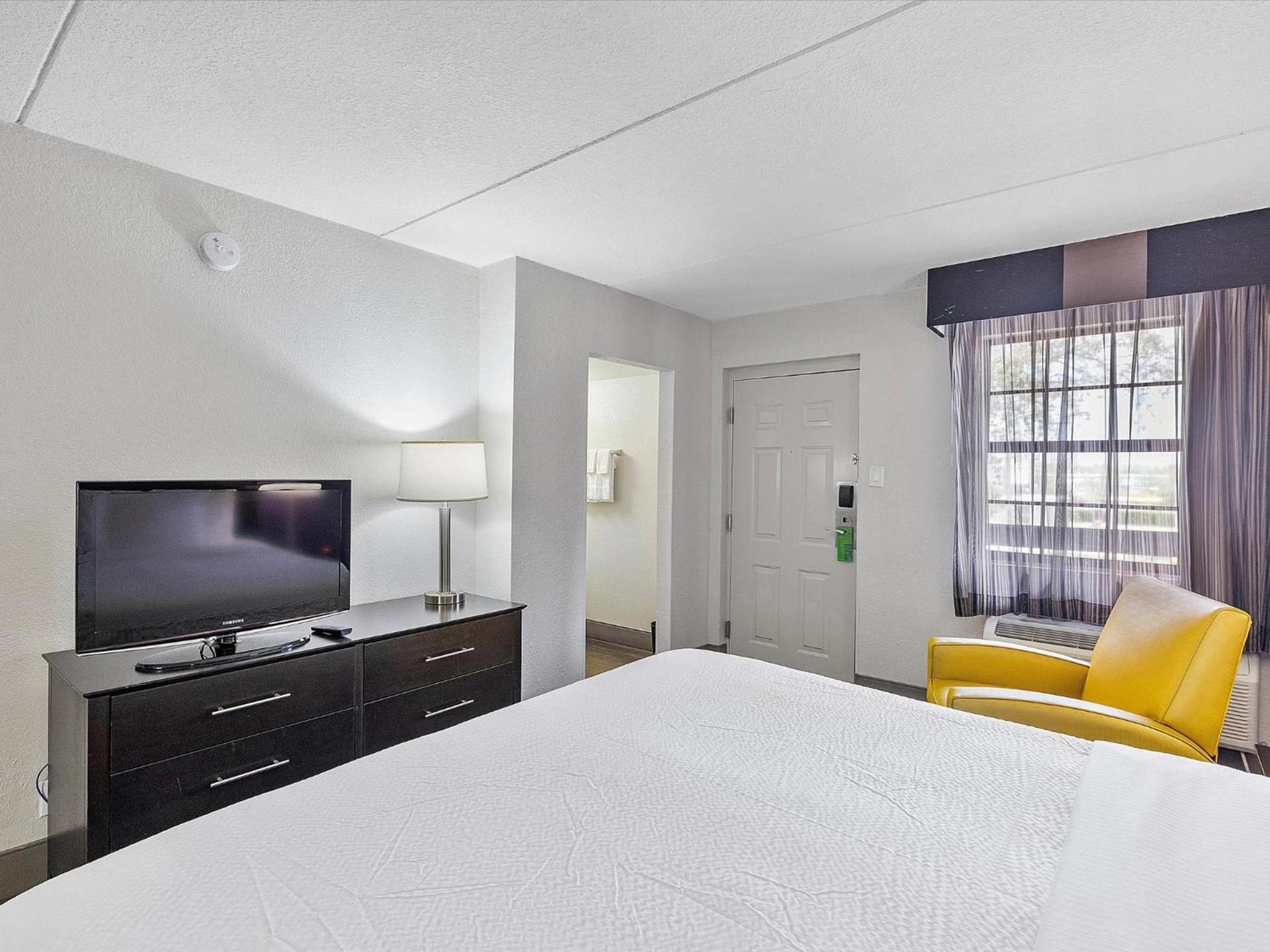 La Quinta Inn by Wyndham Miami Airport North photo 44