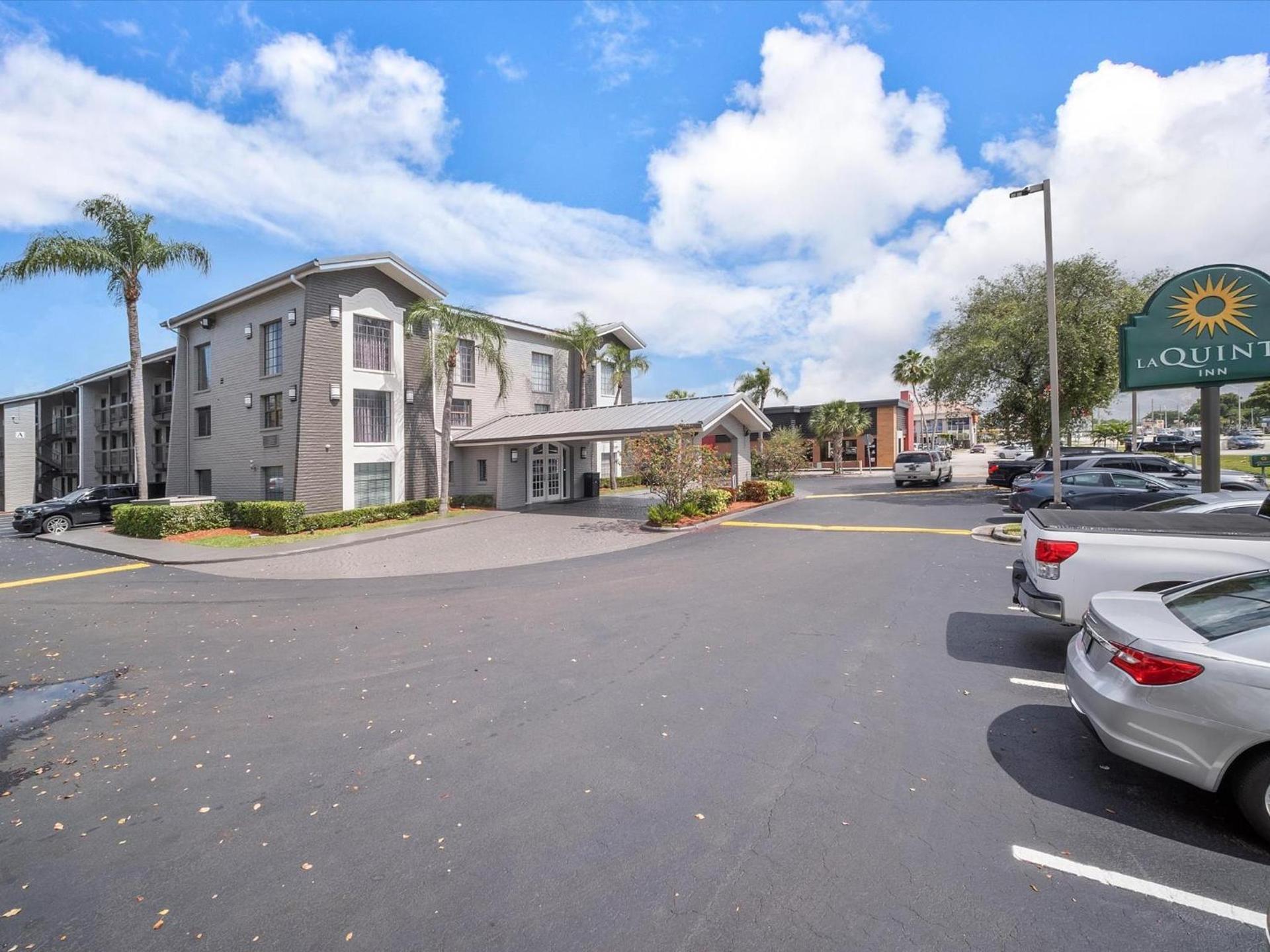La Quinta Inn by Wyndham Miami Airport North photo 17