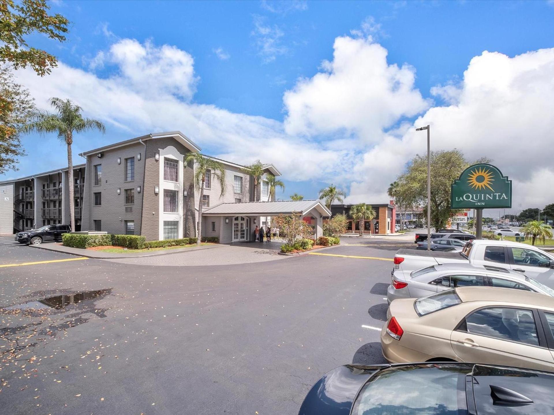 La Quinta Inn by Wyndham Miami Airport North photo 1