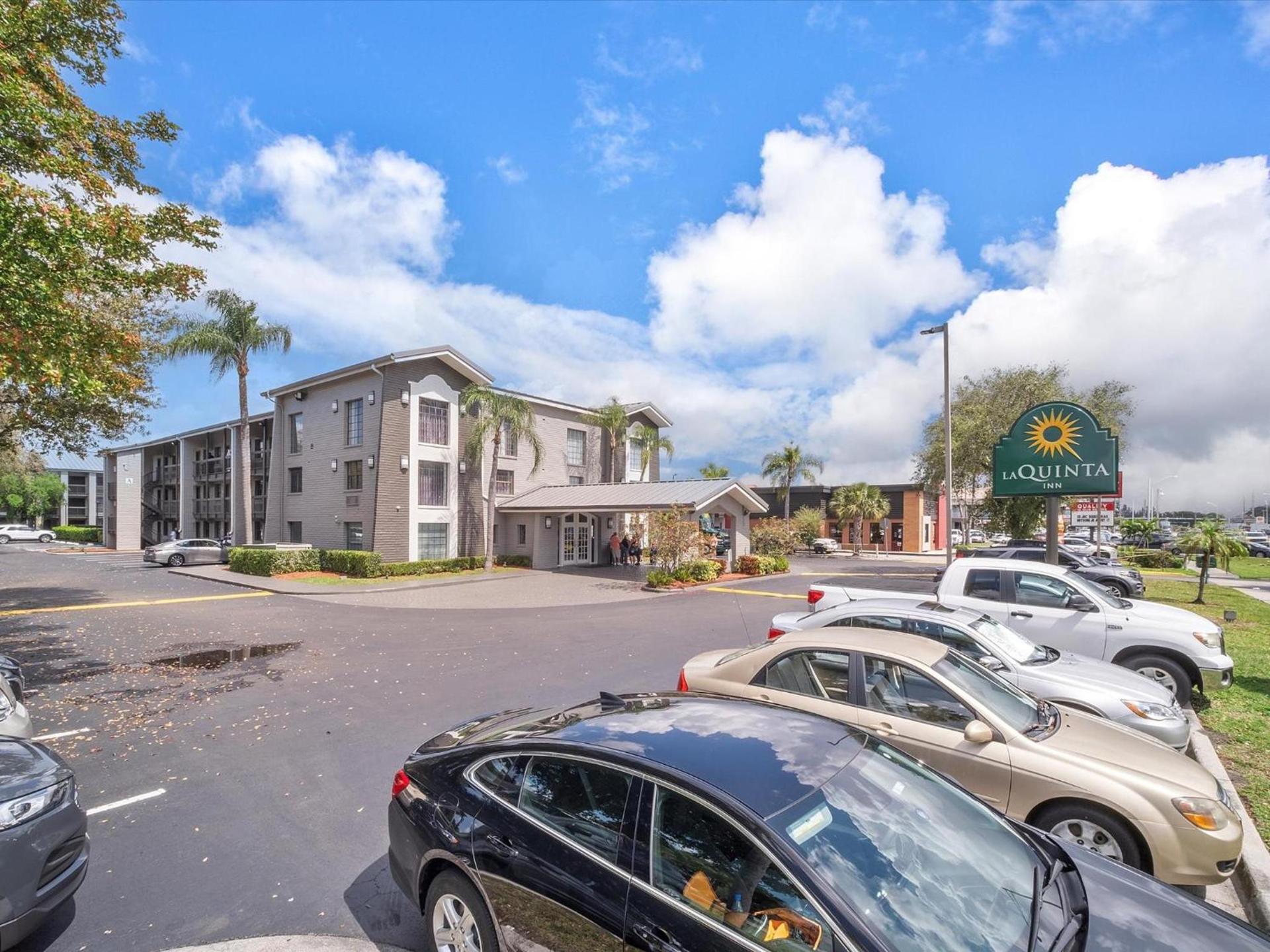 La Quinta Inn by Wyndham Miami Airport North photo 8
