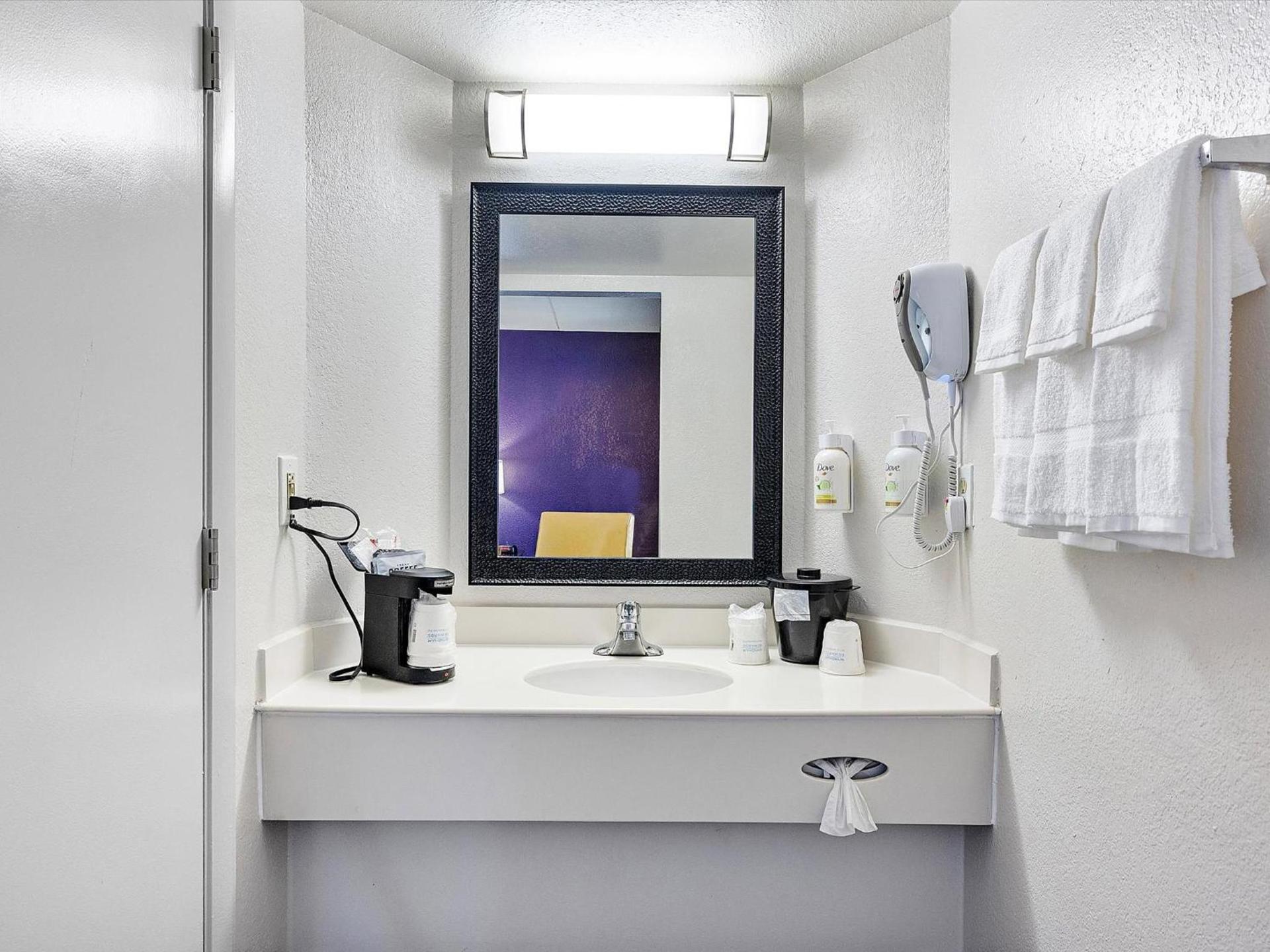 La Quinta Inn by Wyndham Miami Airport North photo 10