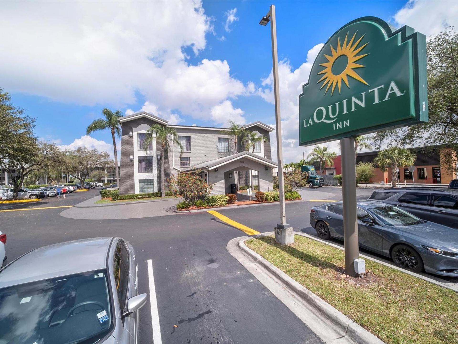 La Quinta Inn by Wyndham Miami Airport North photo 12