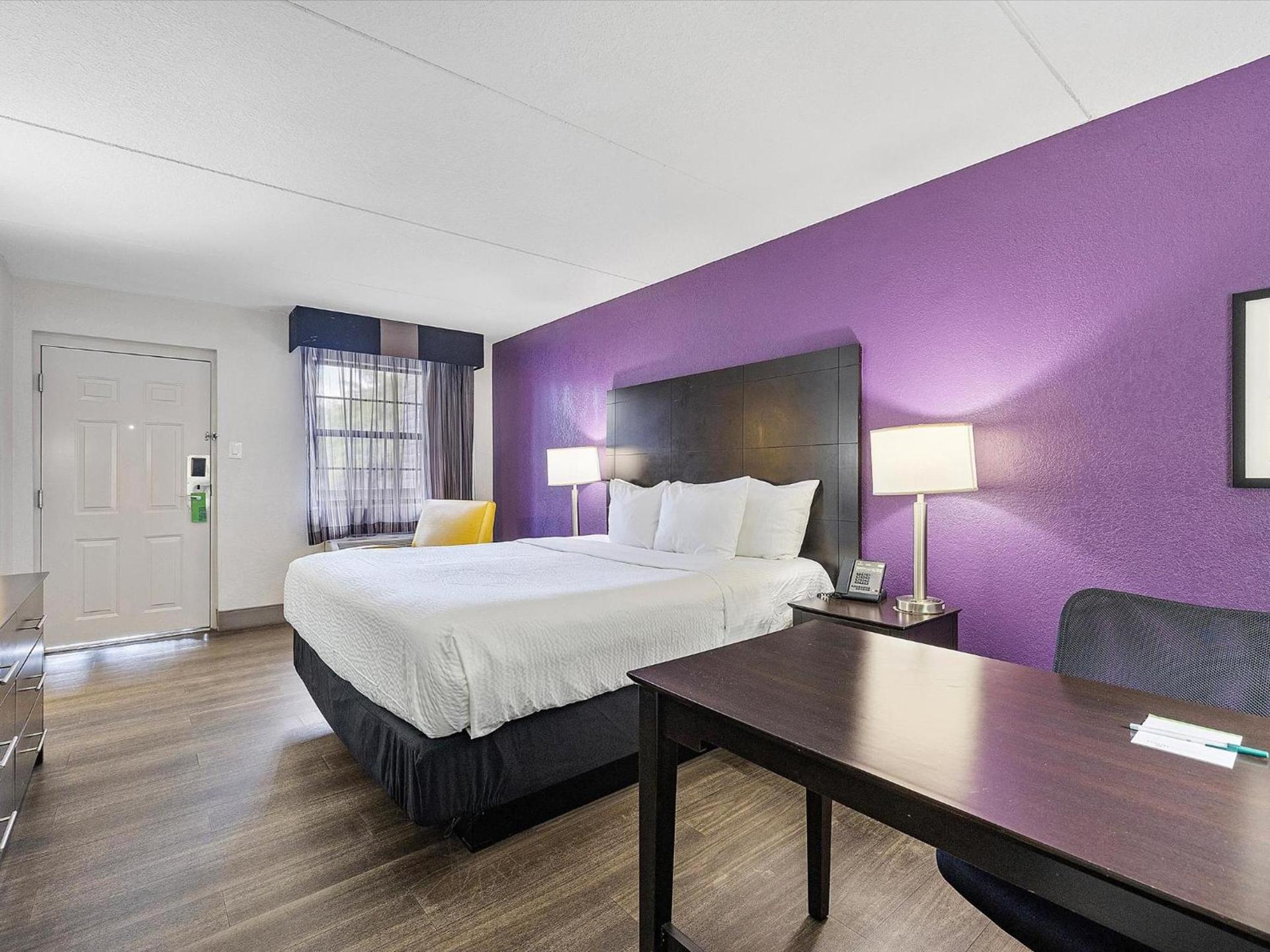 La Quinta Inn by Wyndham Miami Airport North photo 24