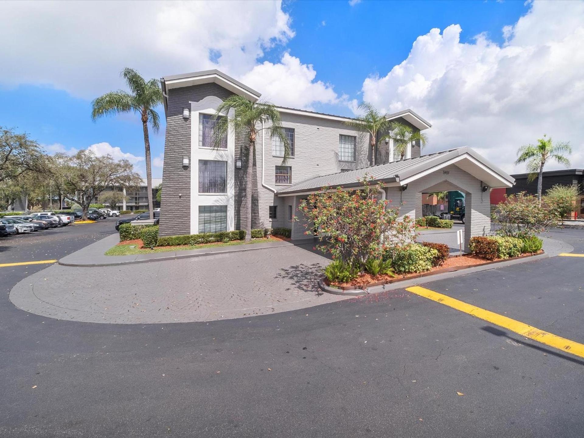 La Quinta Inn by Wyndham Miami Airport North photo 26