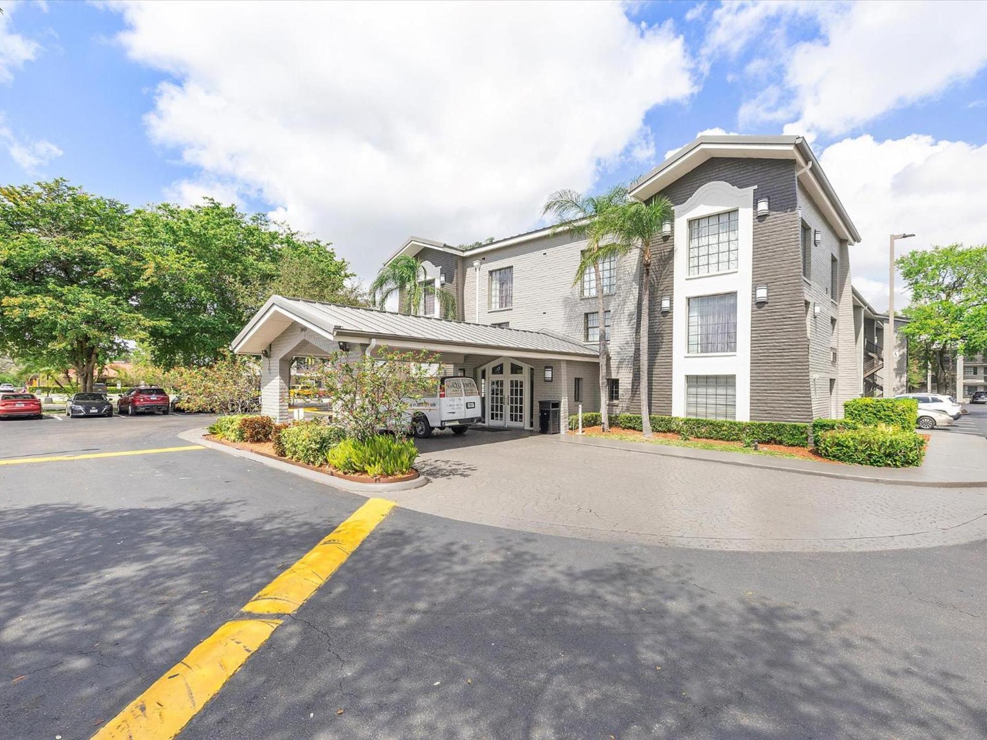 La Quinta Inn by Wyndham Miami Airport North photo 32