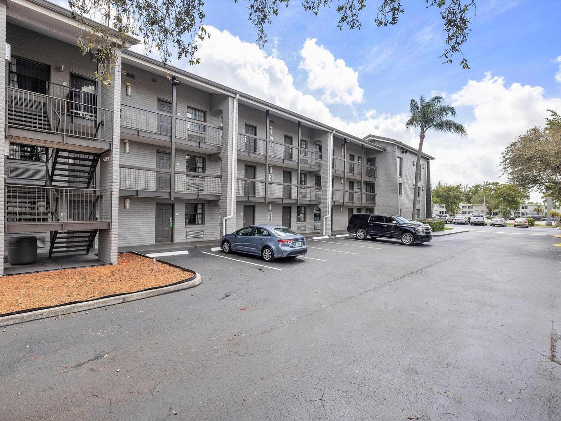 La Quinta Inn by Wyndham Miami Airport North photo 34