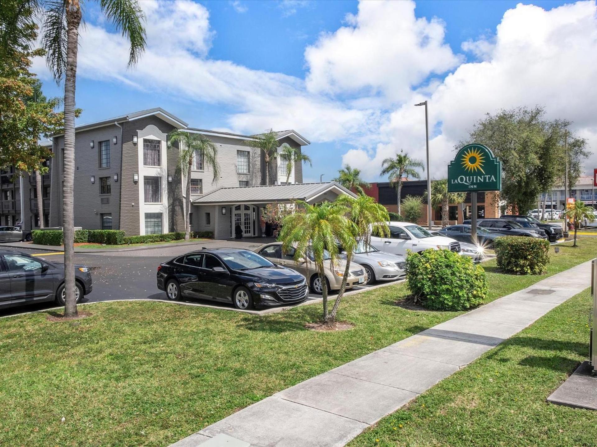 La Quinta Inn by Wyndham Miami Airport North photo 35