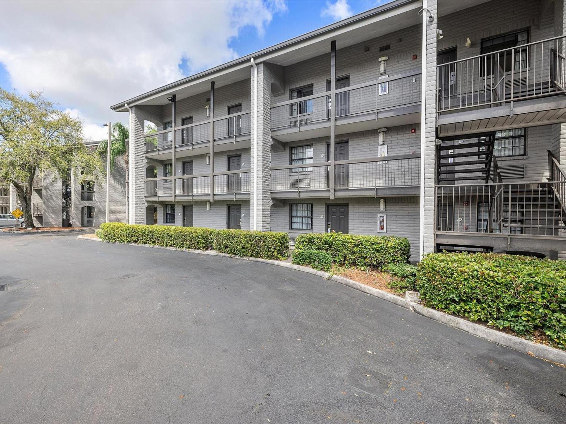La Quinta Inn by Wyndham Miami Airport North photo 36