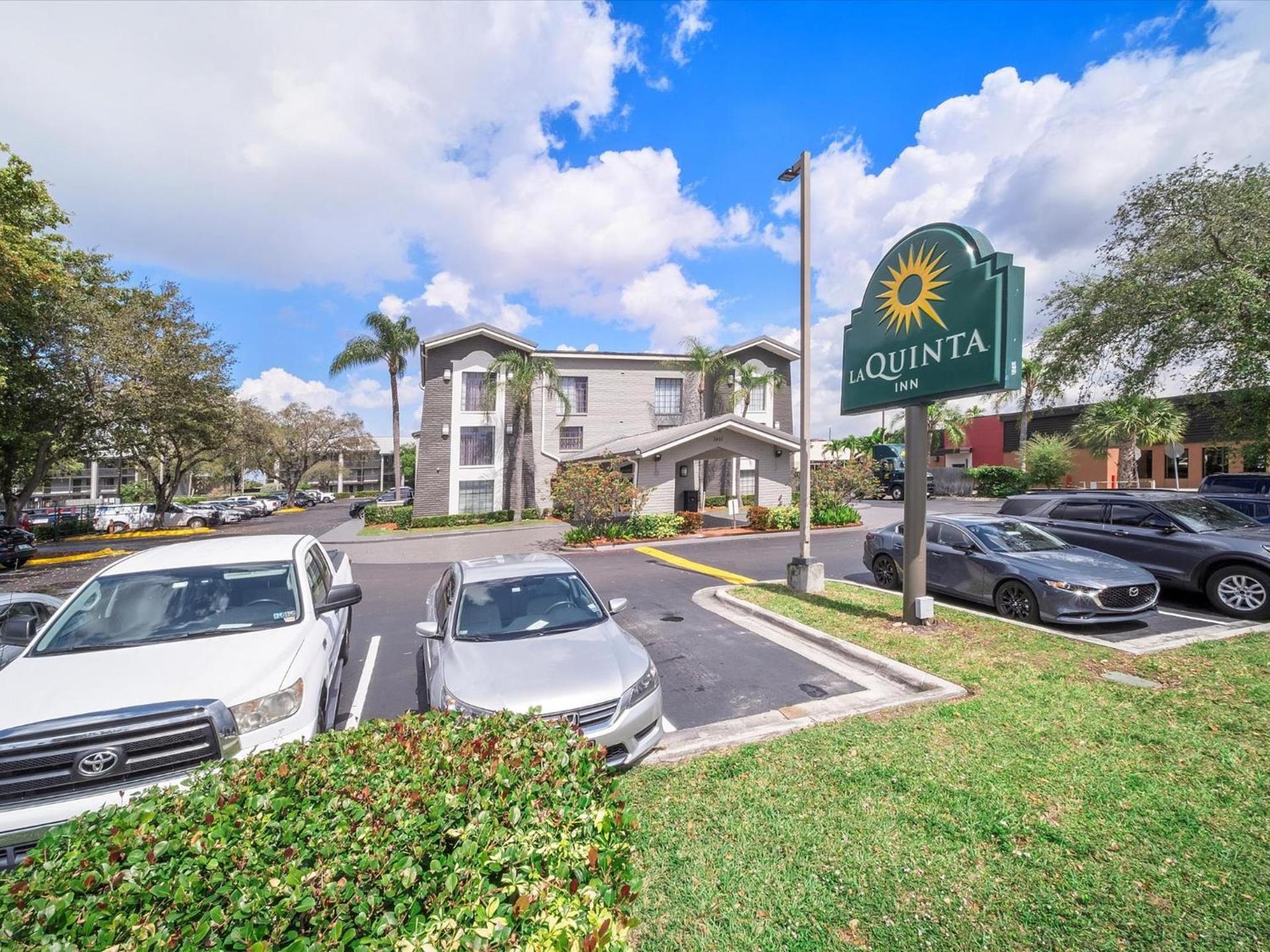 La Quinta Inn by Wyndham Miami Airport North photo 33