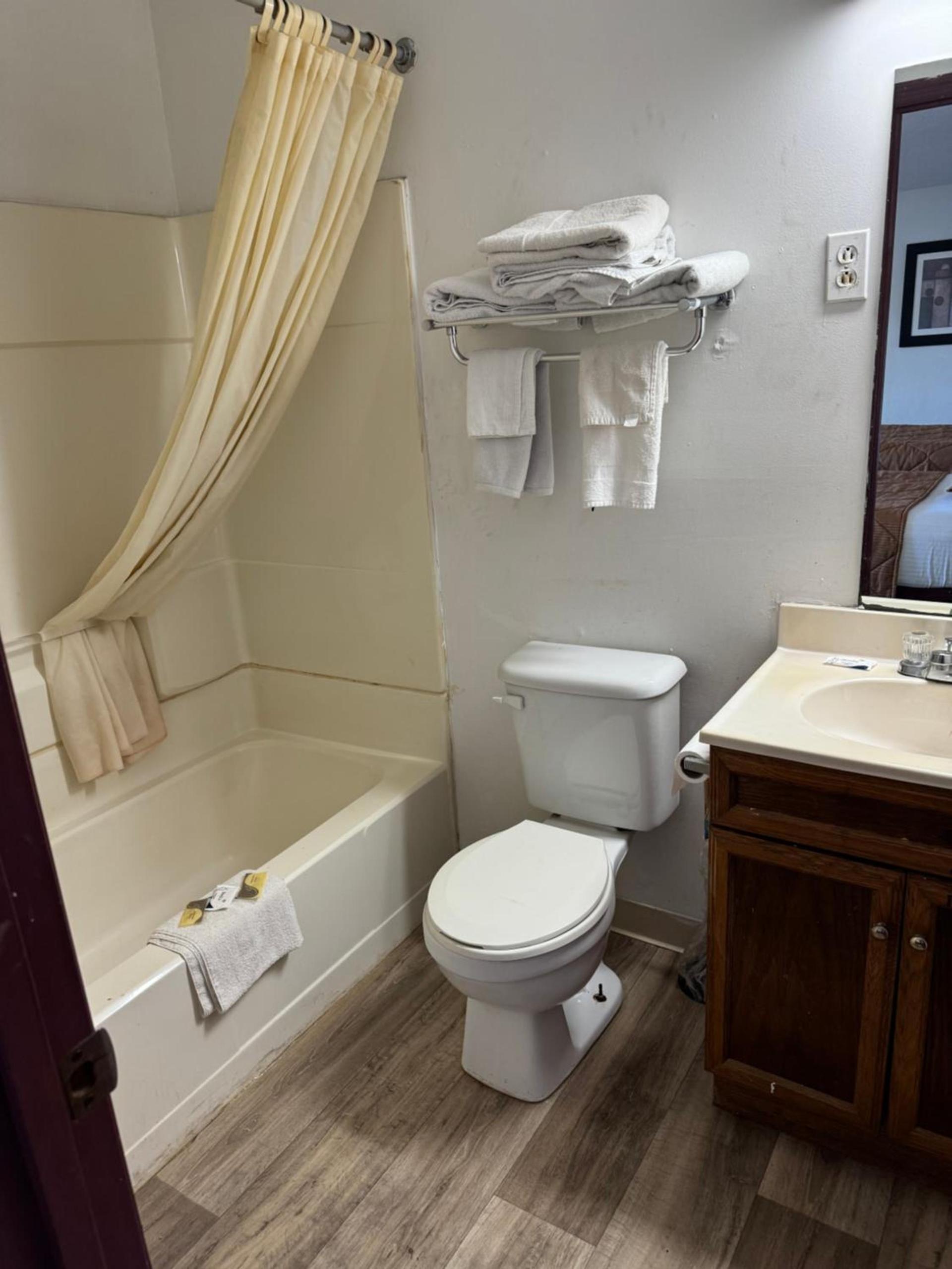 Royal Inn photo 3
