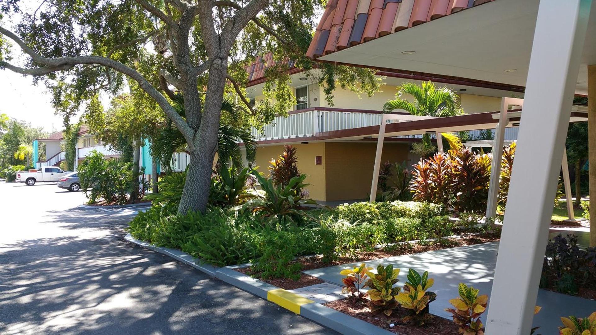 Baymont by Wyndham Sarasota photo 7