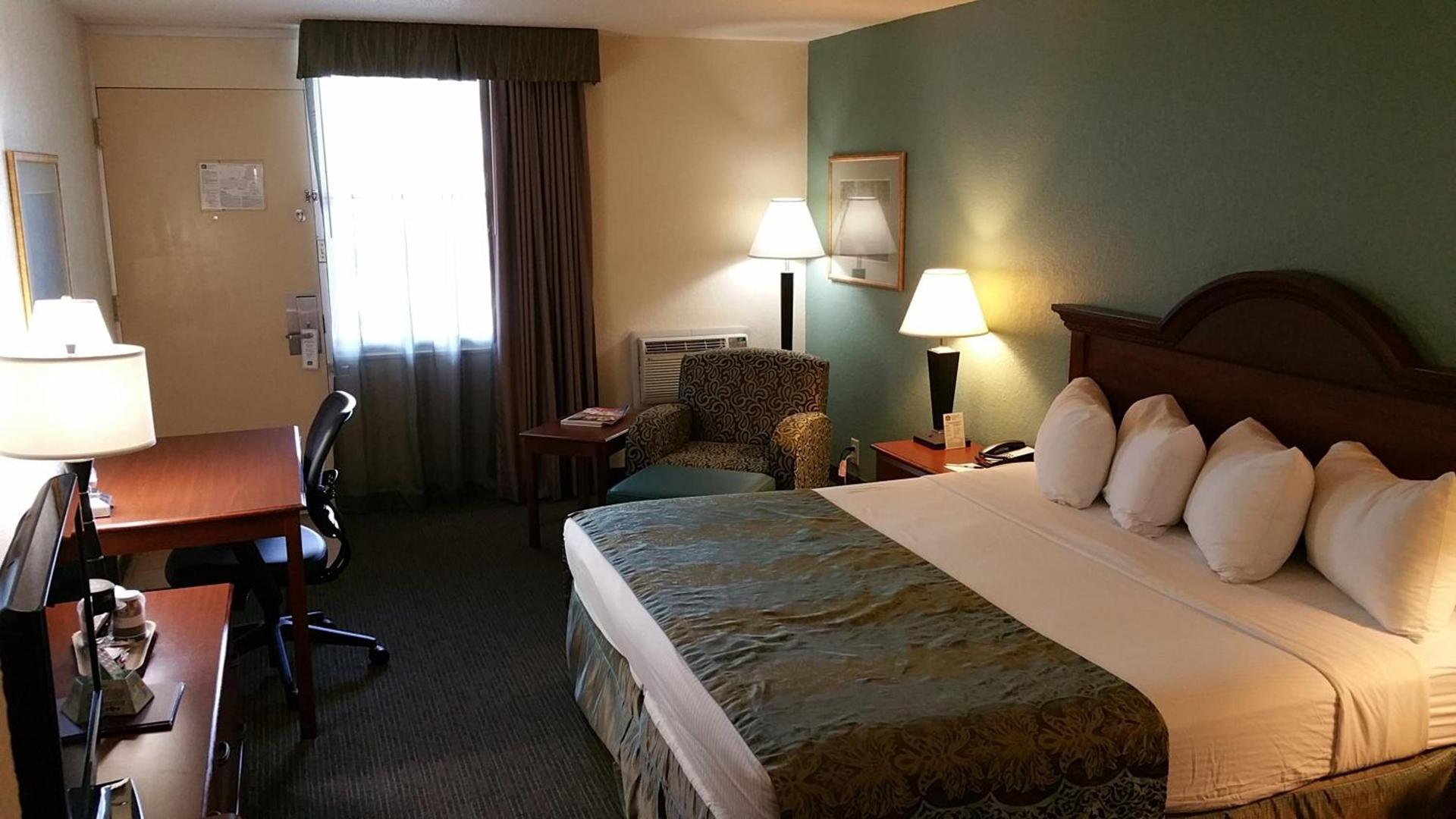 Baymont by Wyndham Sarasota photo 20
