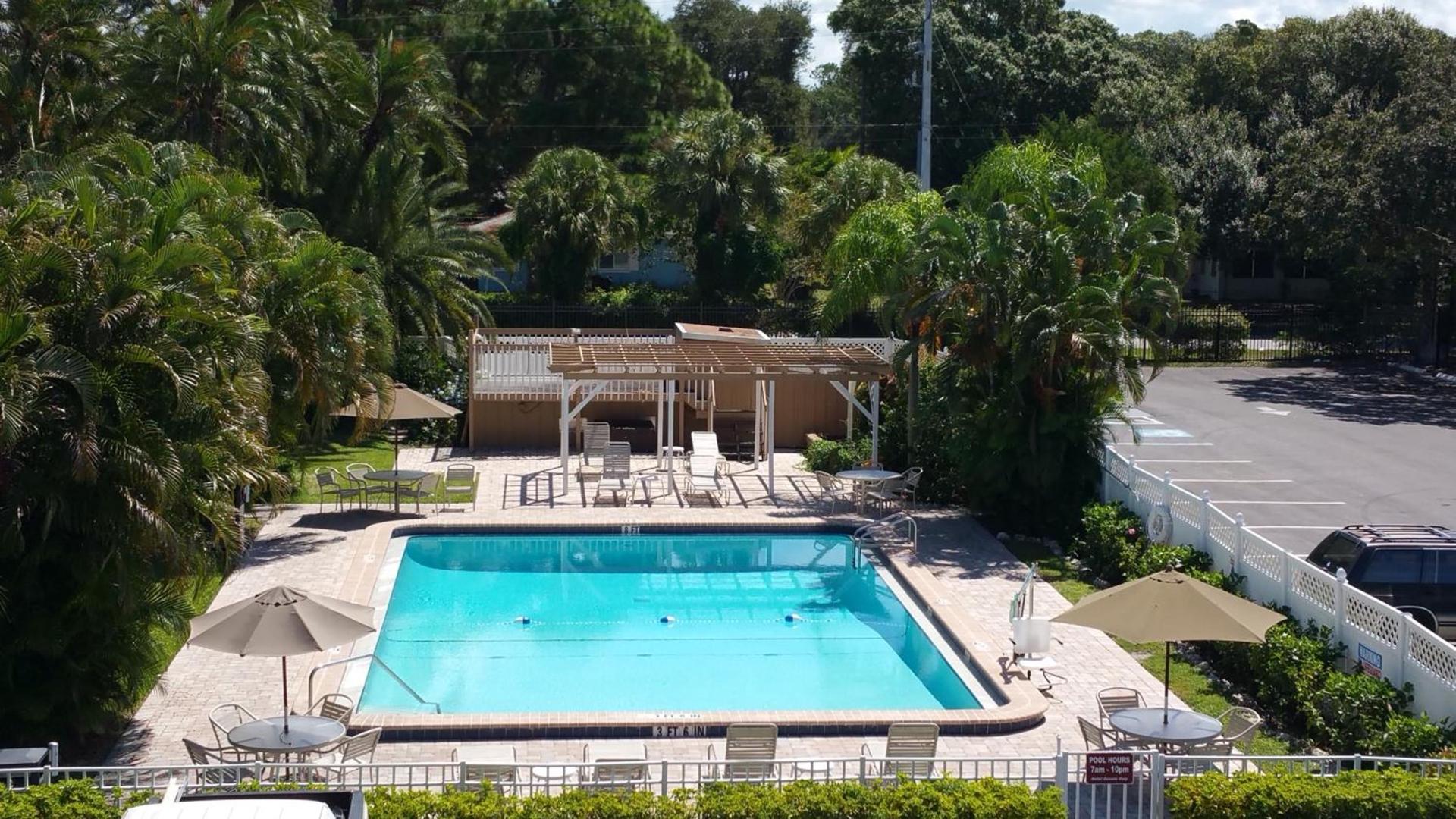 Baymont by Wyndham Sarasota photo 10