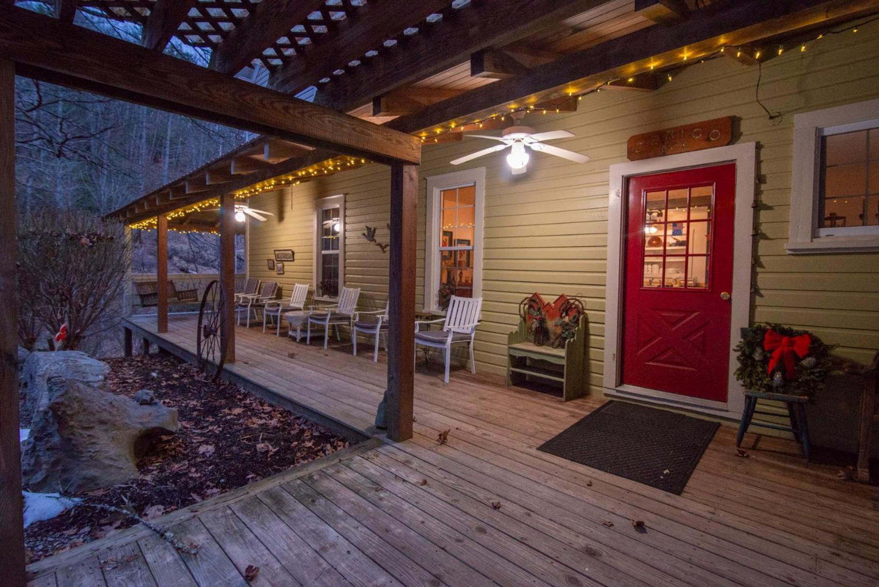 Moore House Inn & Cabins photo 22