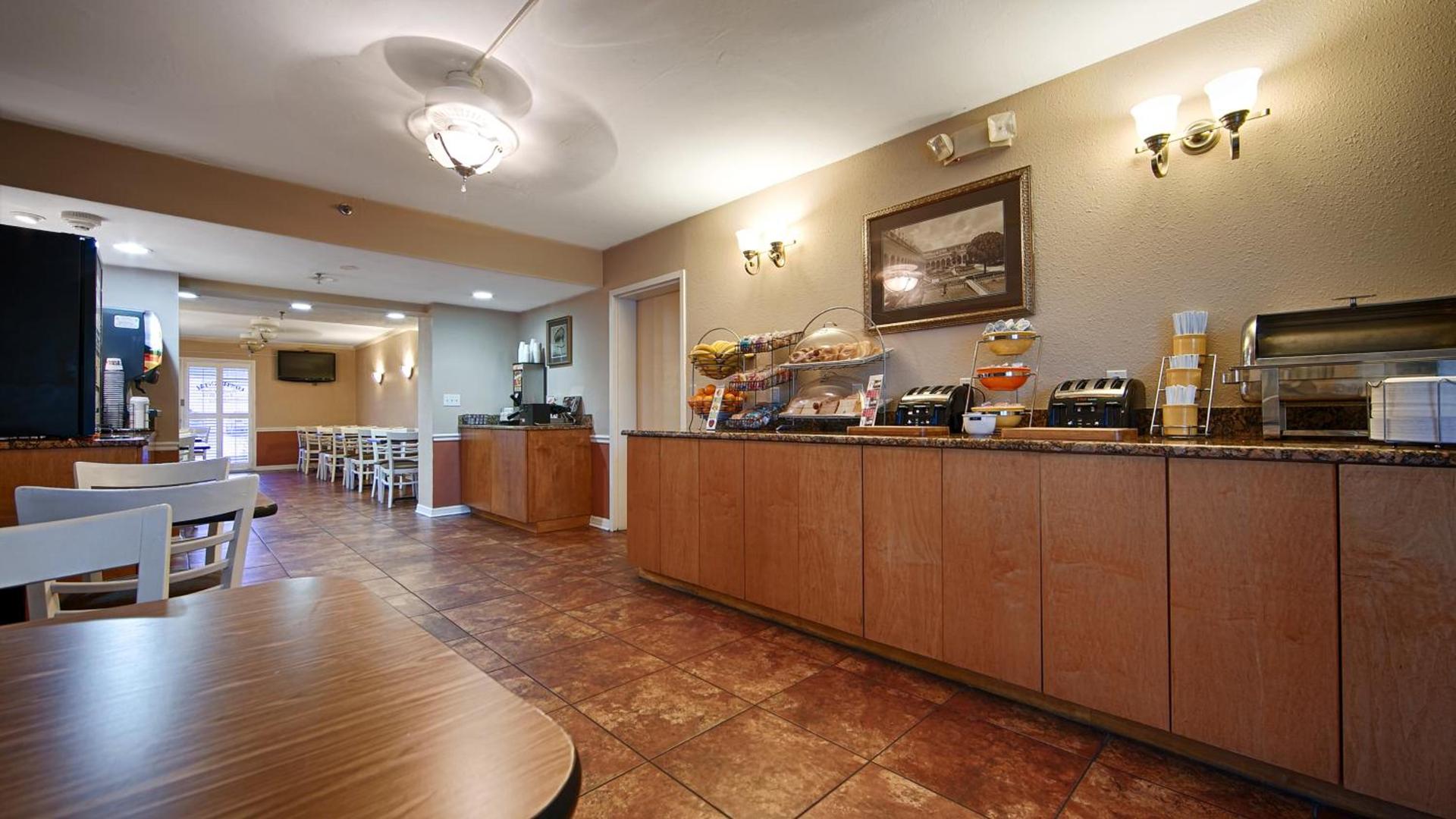 Baymont by Wyndham Sarasota photo 15