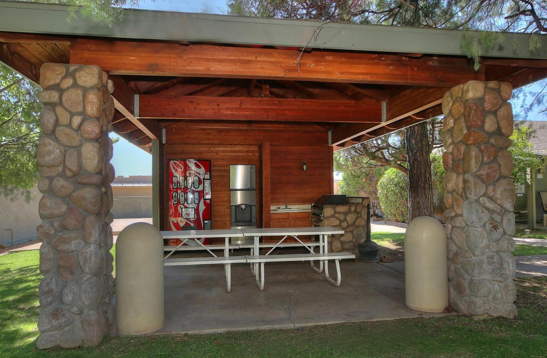 Majestic Mountain Inn photo 22