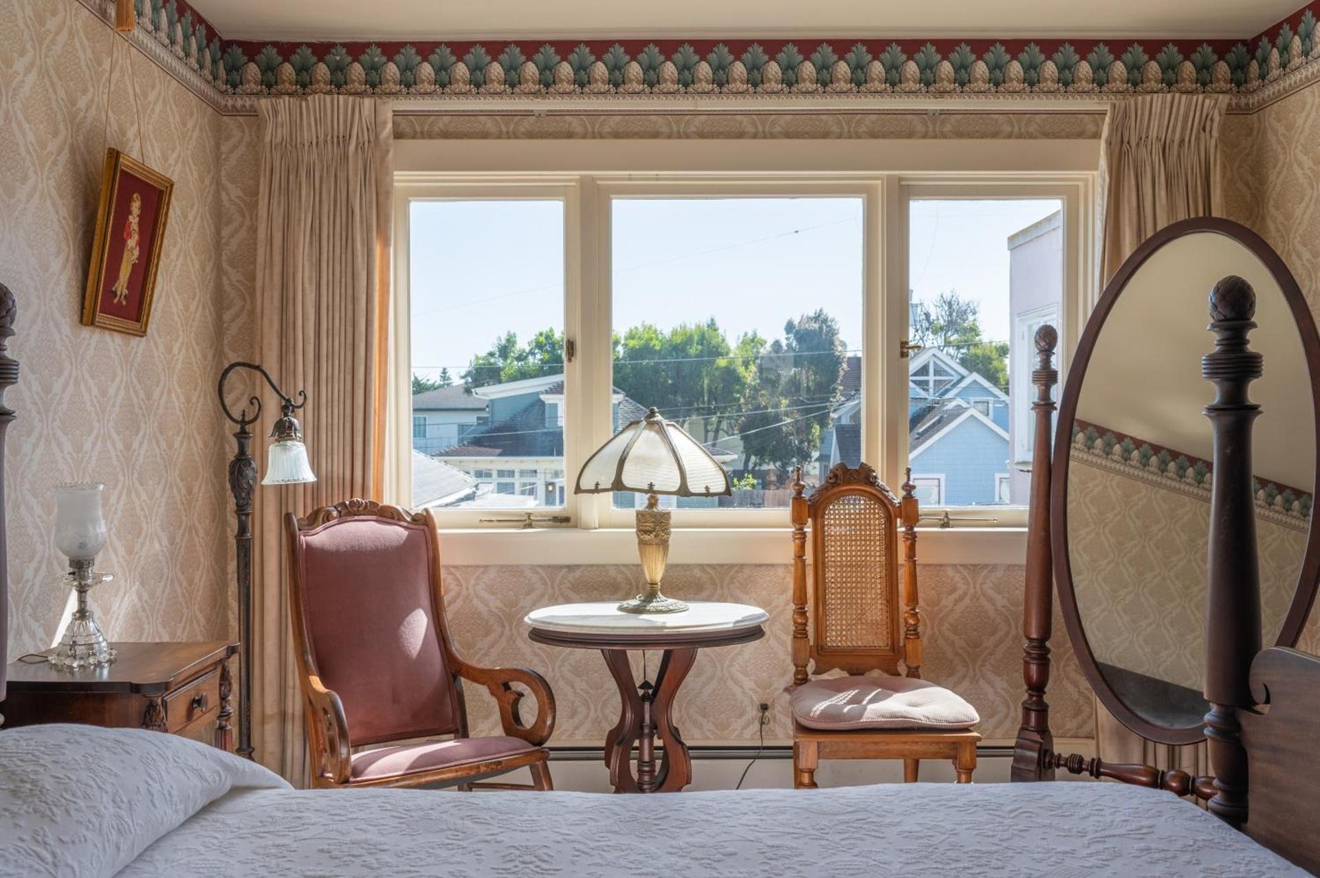 Martine Inn photo 12