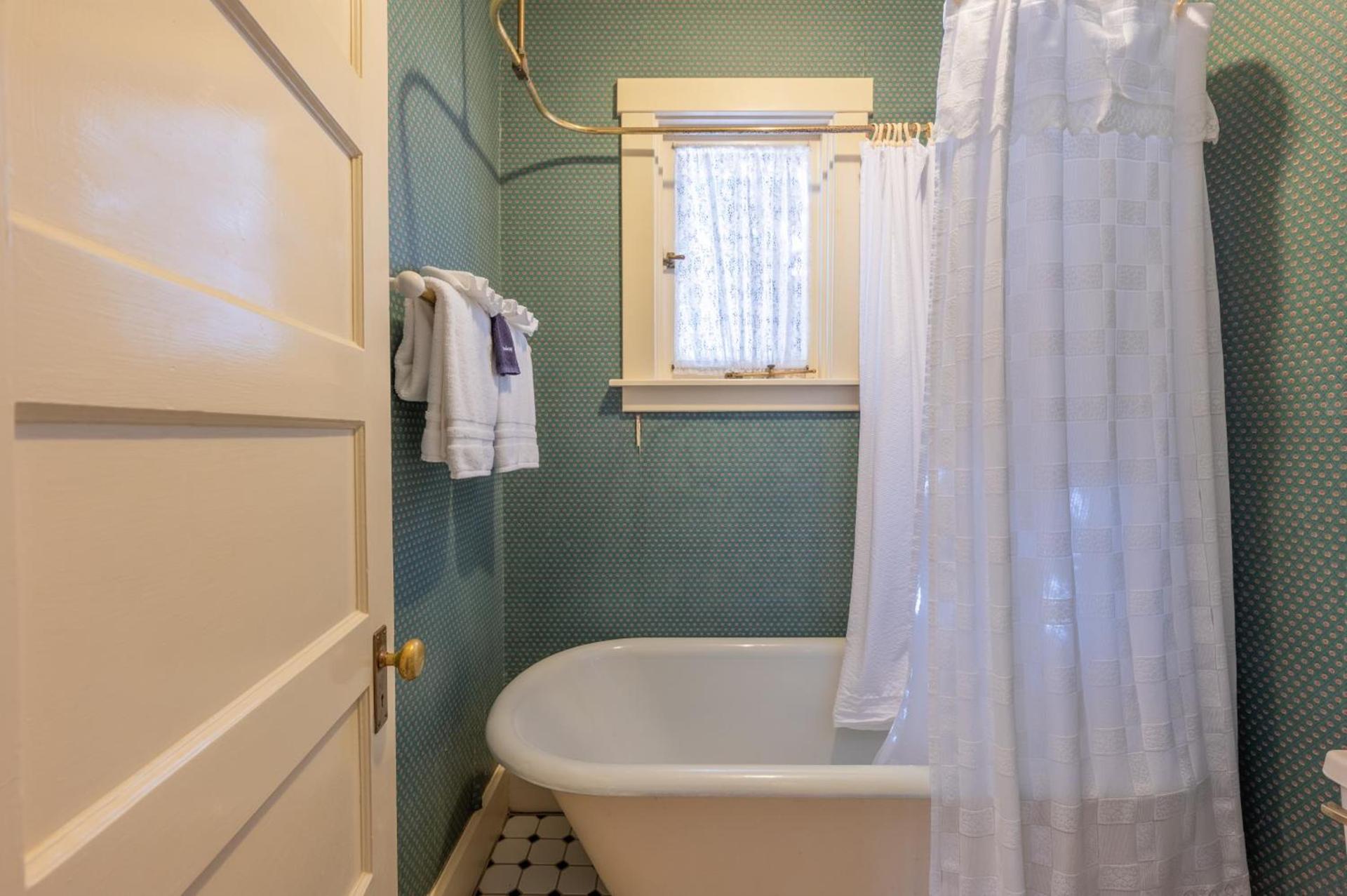 Martine Inn photo 15