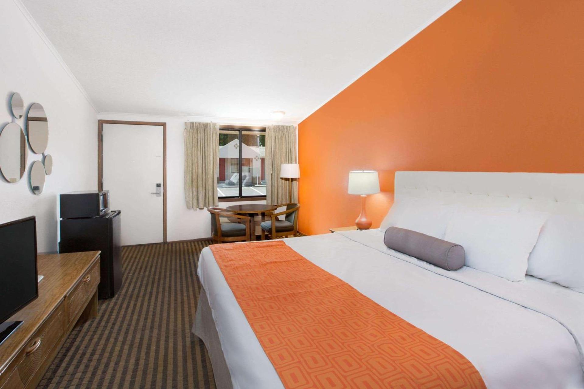 Howard Johnson by Wyndham Wilmington photo 14
