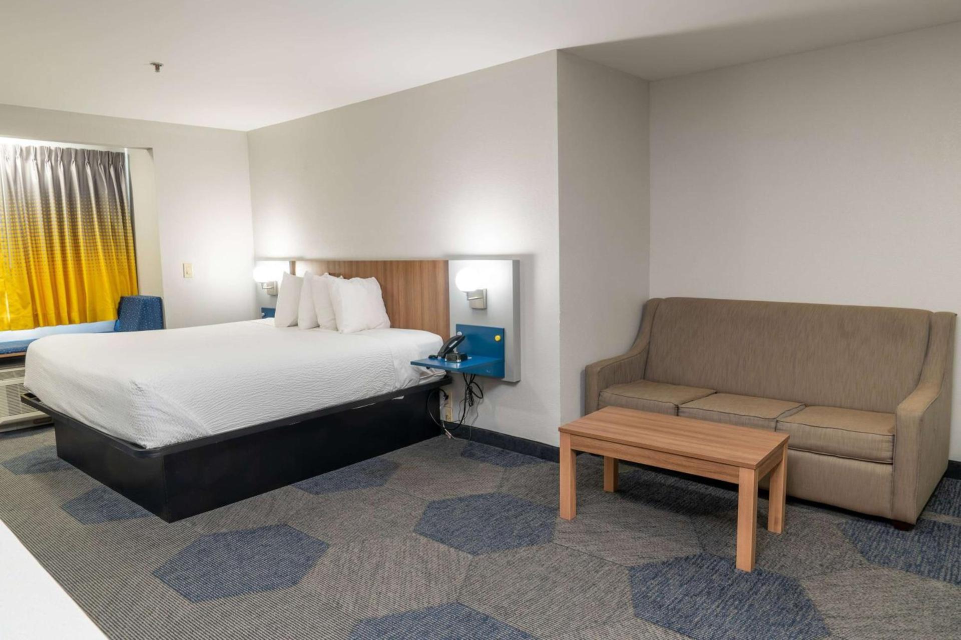 Microtel Inn & Suites by Wyndham Pigeon Forge photo 49