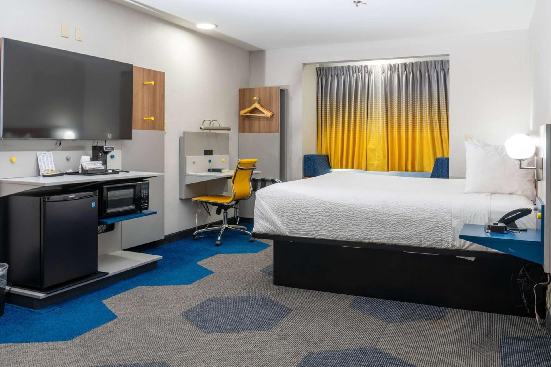 Microtel Inn & Suites by Wyndham Pigeon Forge photo 37