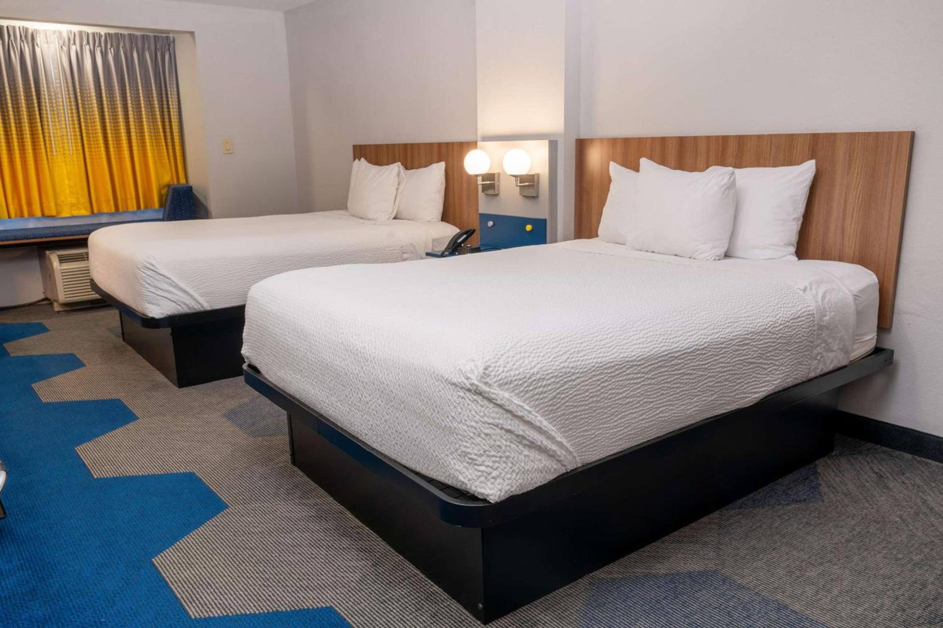 Microtel Inn & Suites by Wyndham Pigeon Forge photo 35