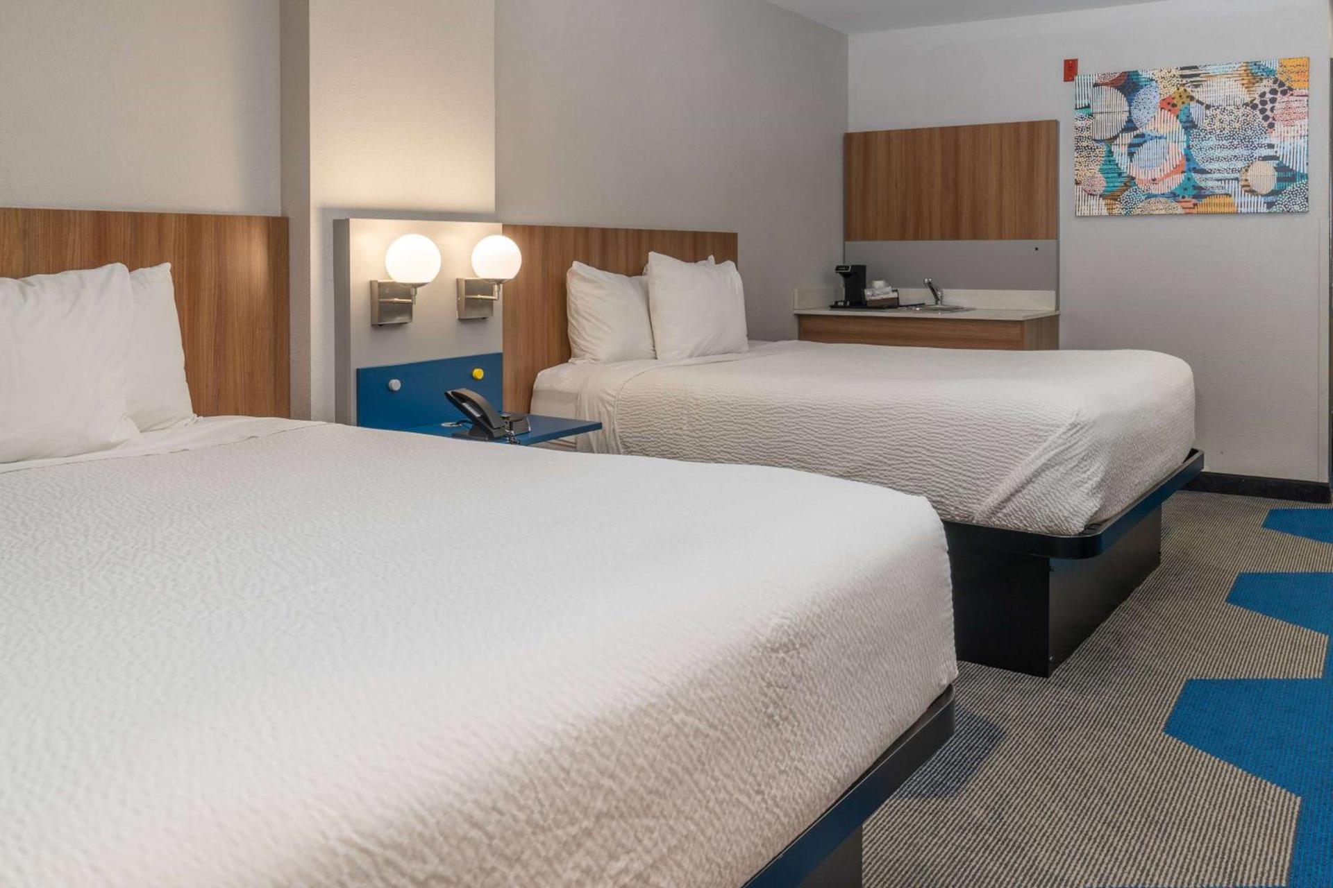Microtel Inn & Suites by Wyndham Pigeon Forge photo 33