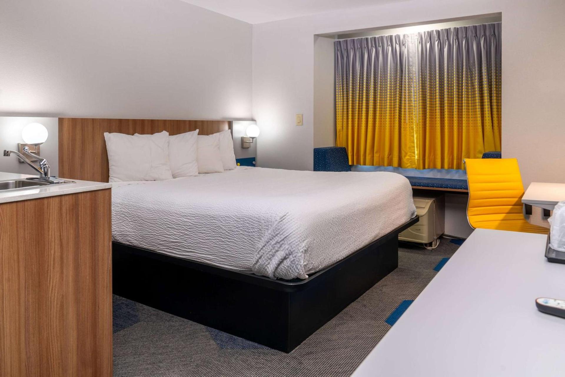 Microtel Inn & Suites by Wyndham Pigeon Forge photo 31