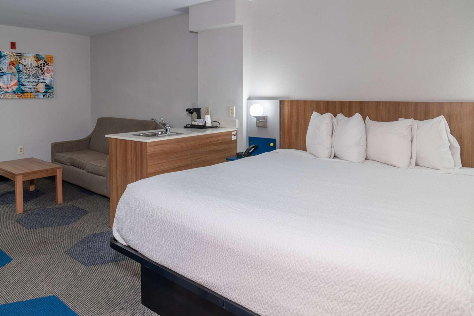 Microtel Inn & Suites by Wyndham Pigeon Forge photo 47