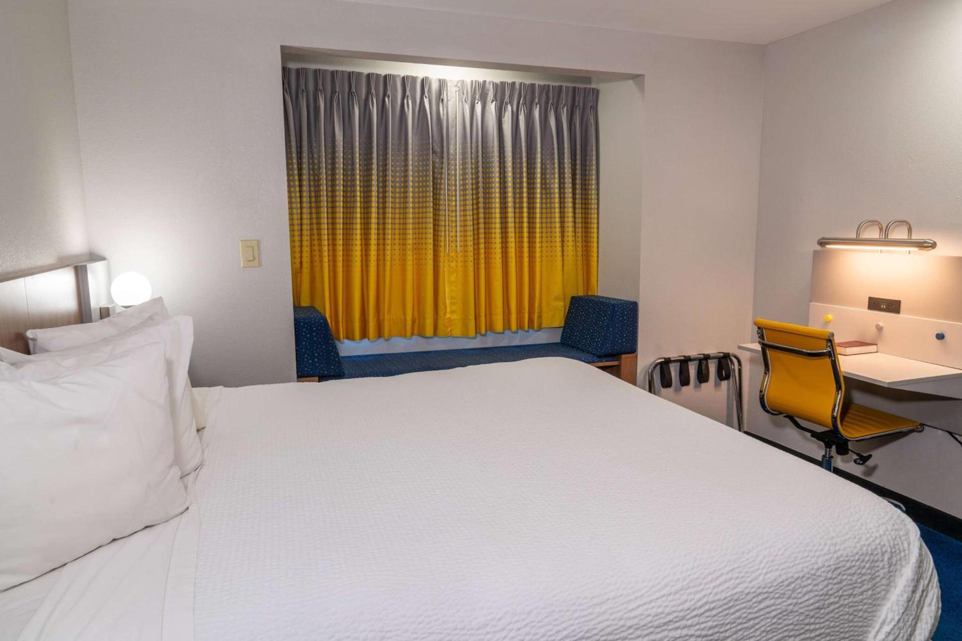 Microtel Inn & Suites by Wyndham Pigeon Forge photo 50