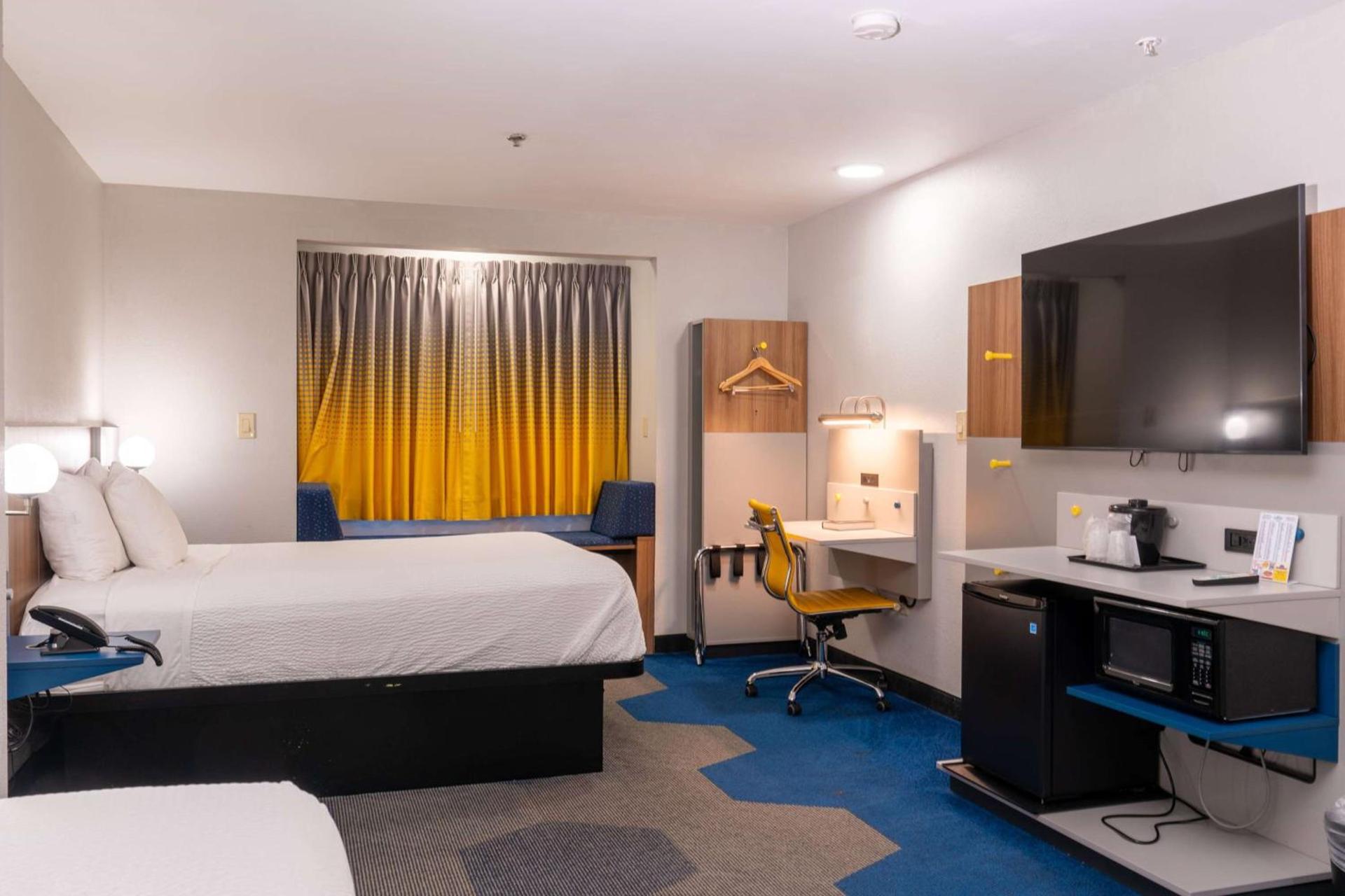 Microtel Inn & Suites by Wyndham Pigeon Forge photo 44
