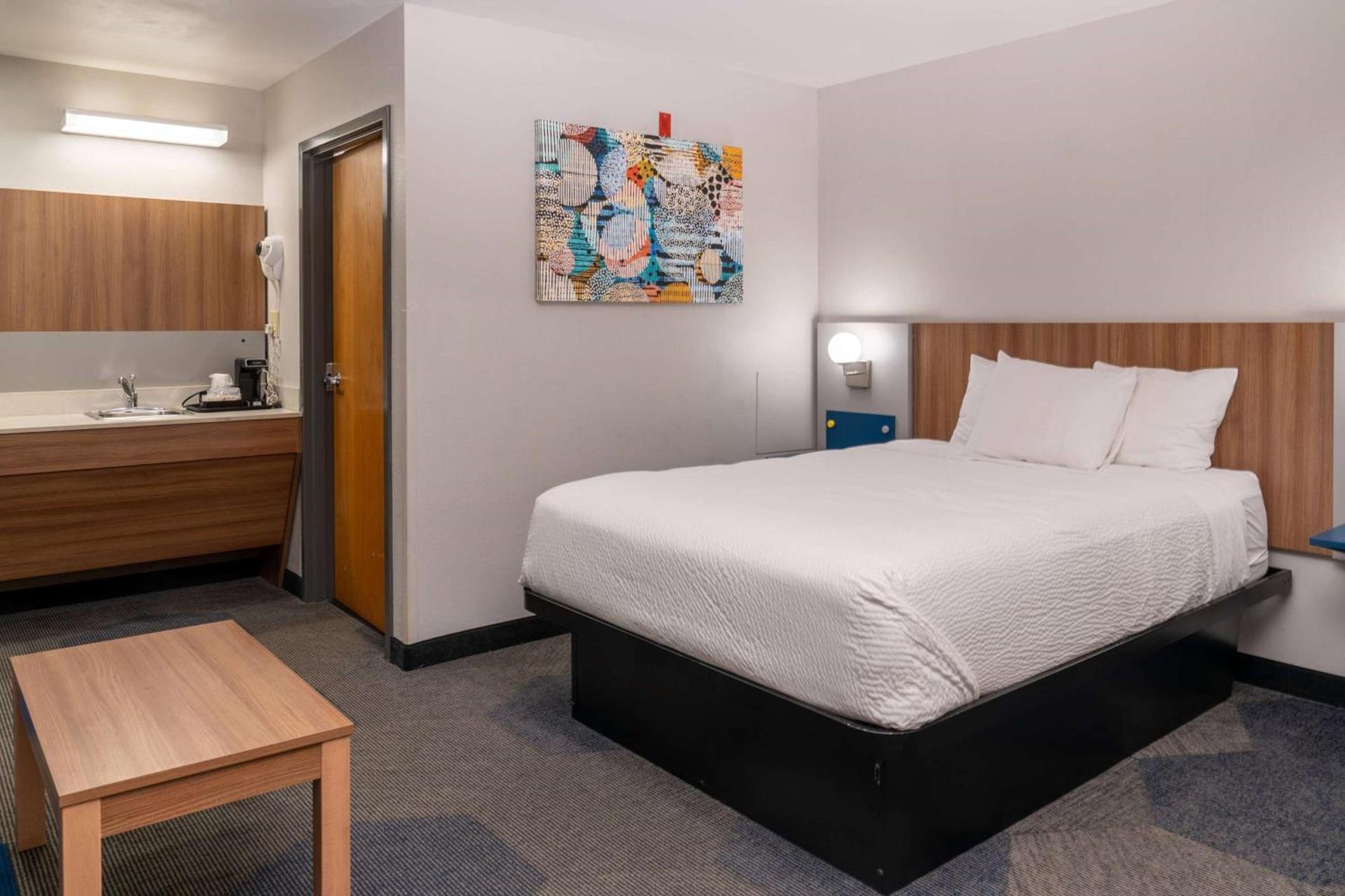 Microtel Inn & Suites by Wyndham Pigeon Forge photo 39