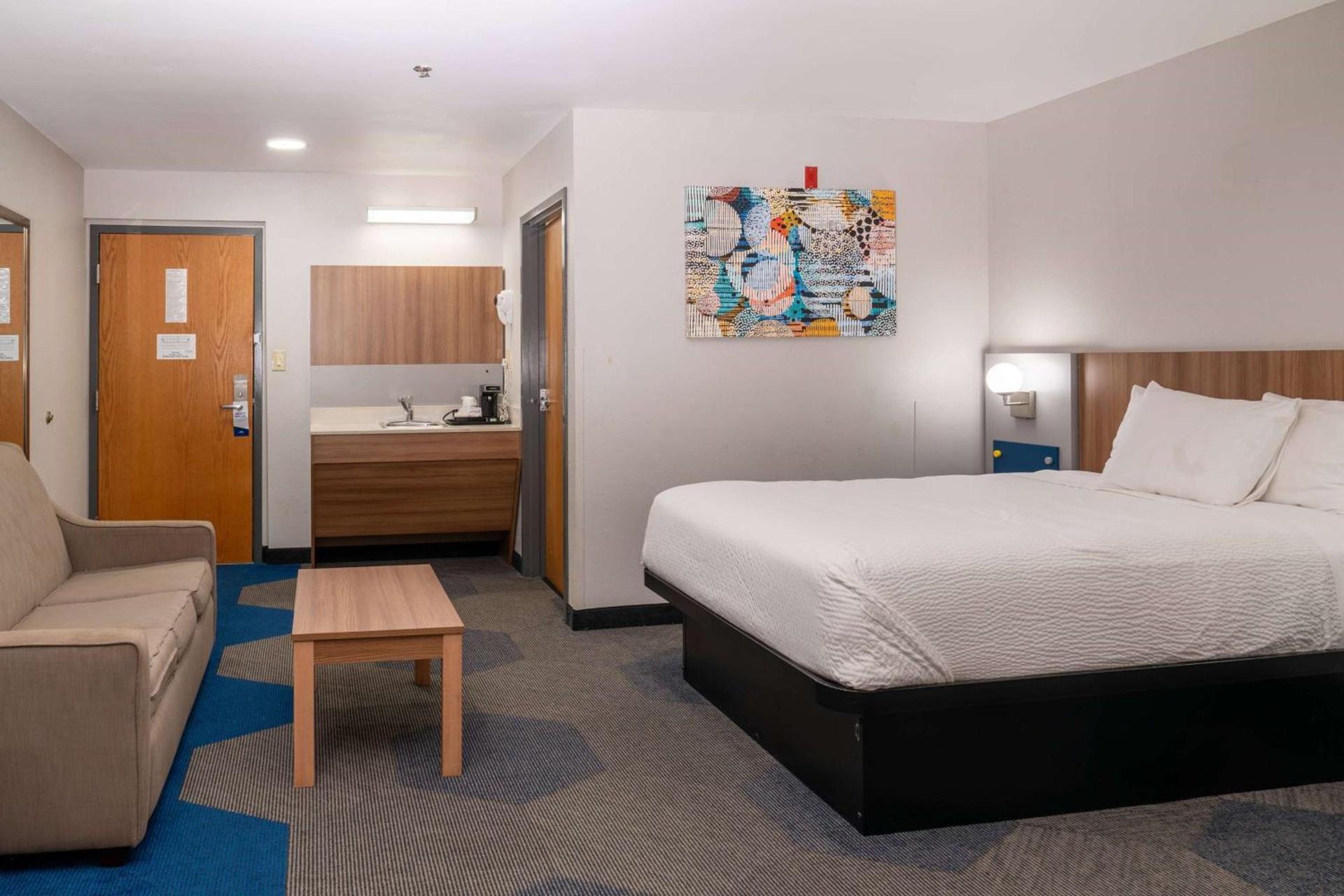 Microtel Inn & Suites by Wyndham Pigeon Forge photo 43
