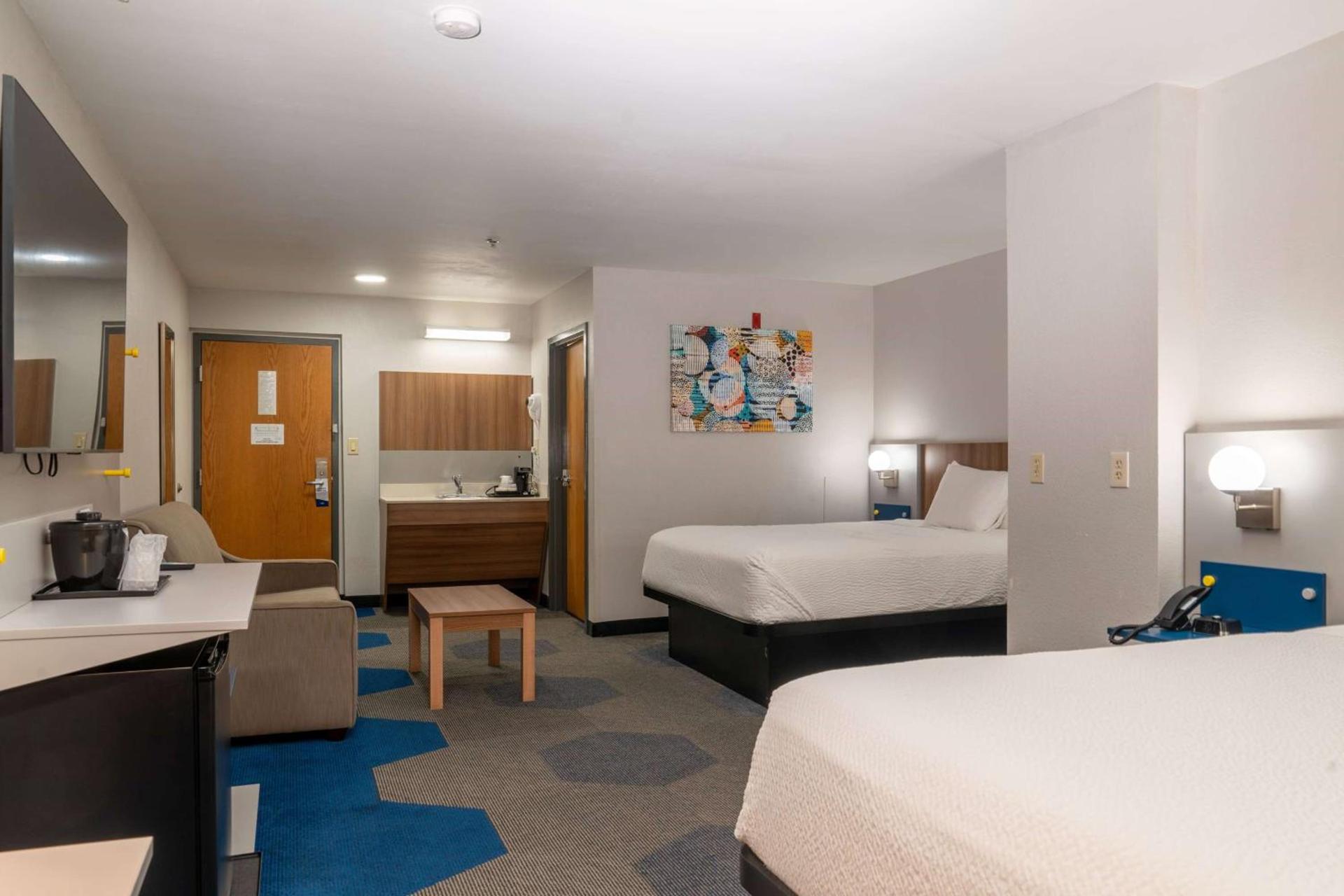 Microtel Inn & Suites by Wyndham Pigeon Forge photo 41