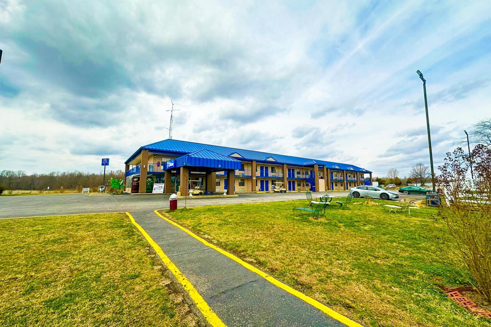Happy Stay Inn Madisonville I-69 By OYO photo 11