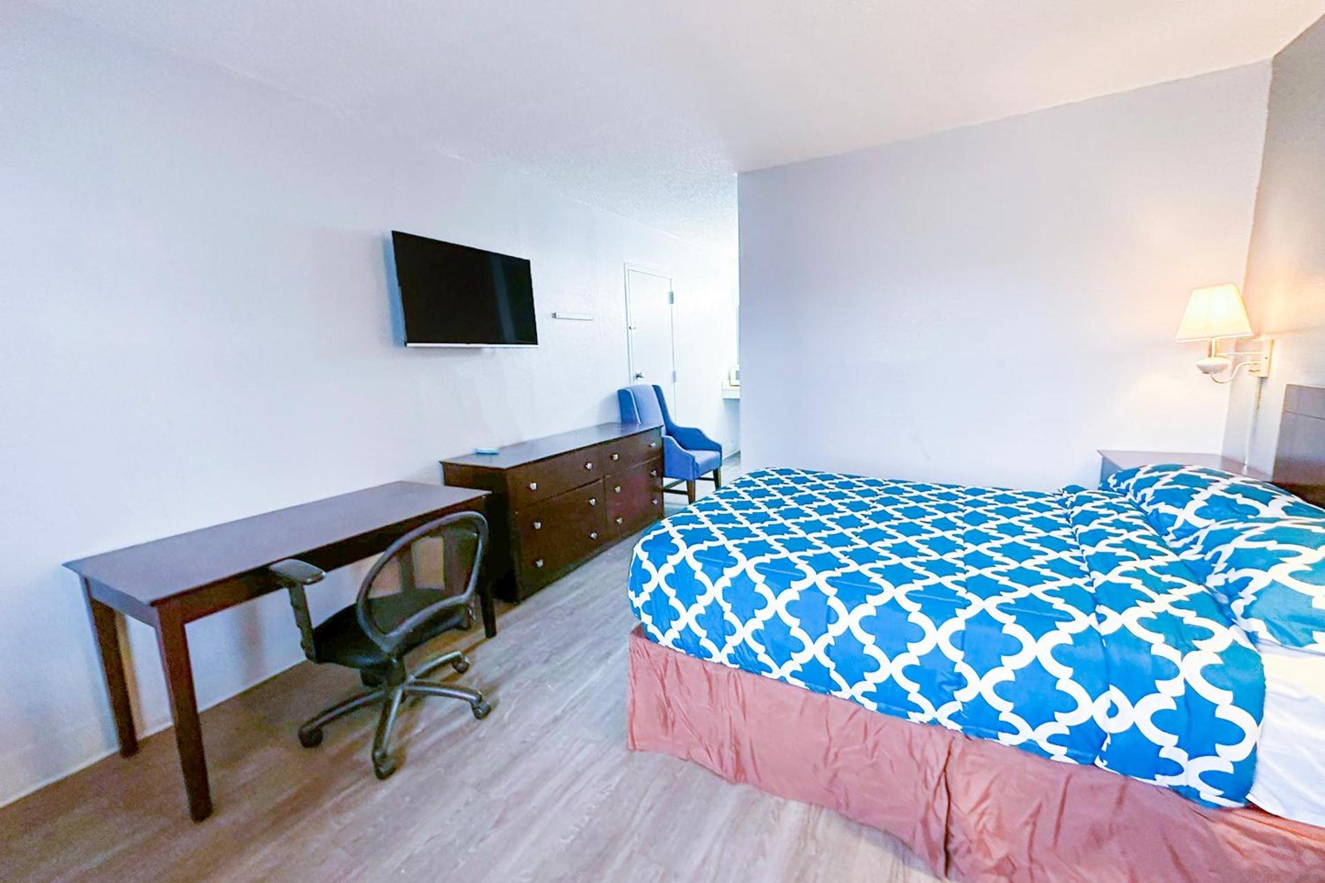 Happy Stay Inn Madisonville I-69 By OYO photo 41