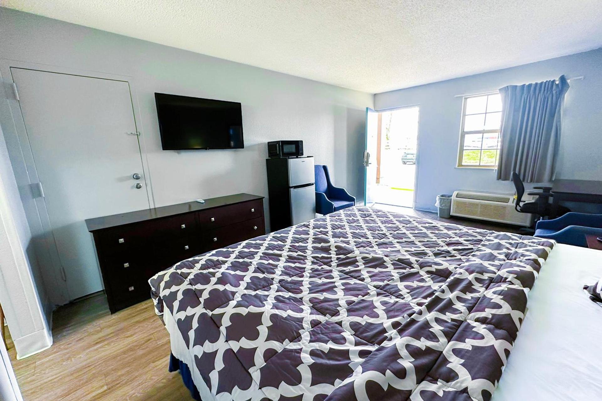 Happy Stay Inn Madisonville I-69 By OYO photo 44