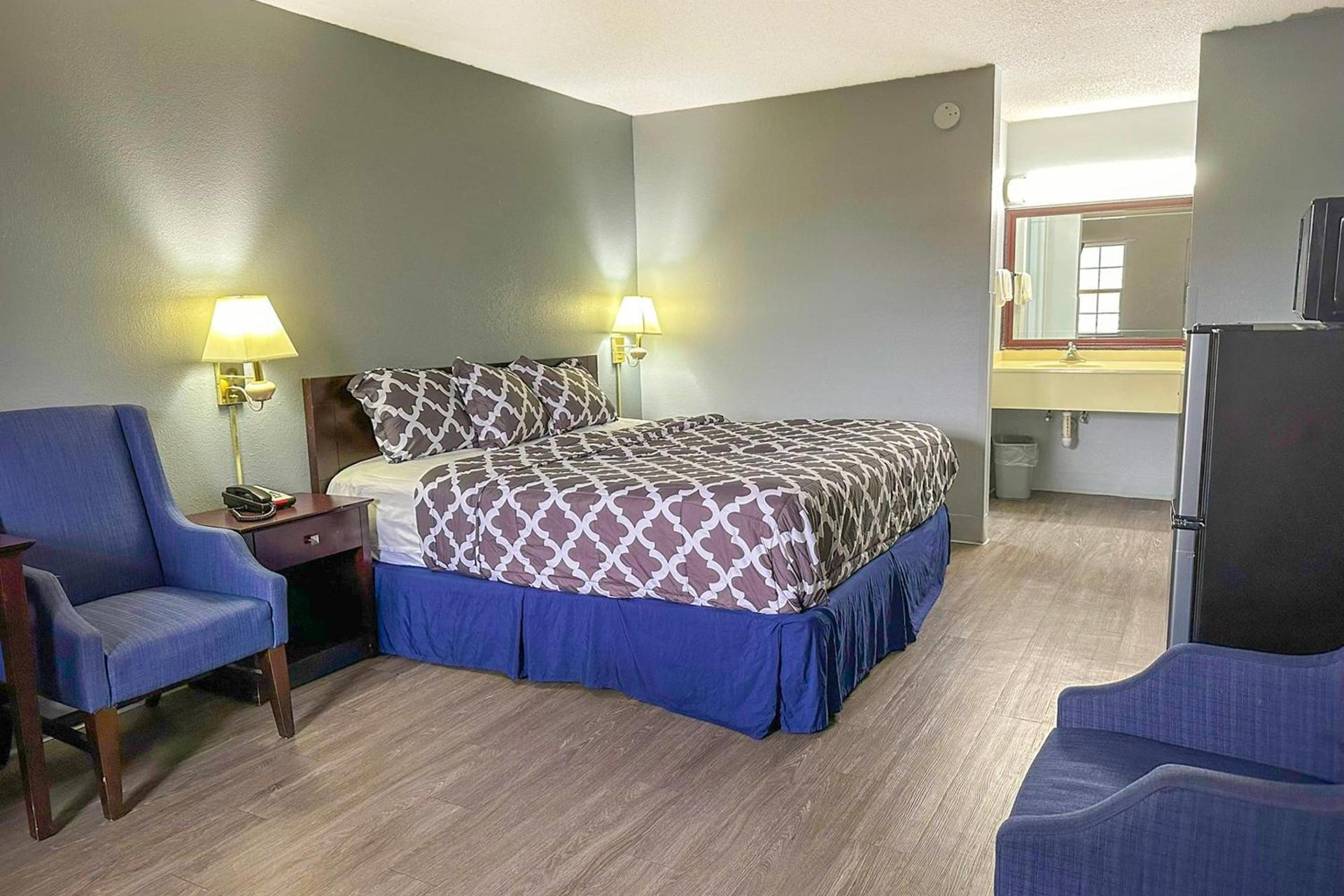 Happy Stay Inn Madisonville I-69 By OYO photo 46