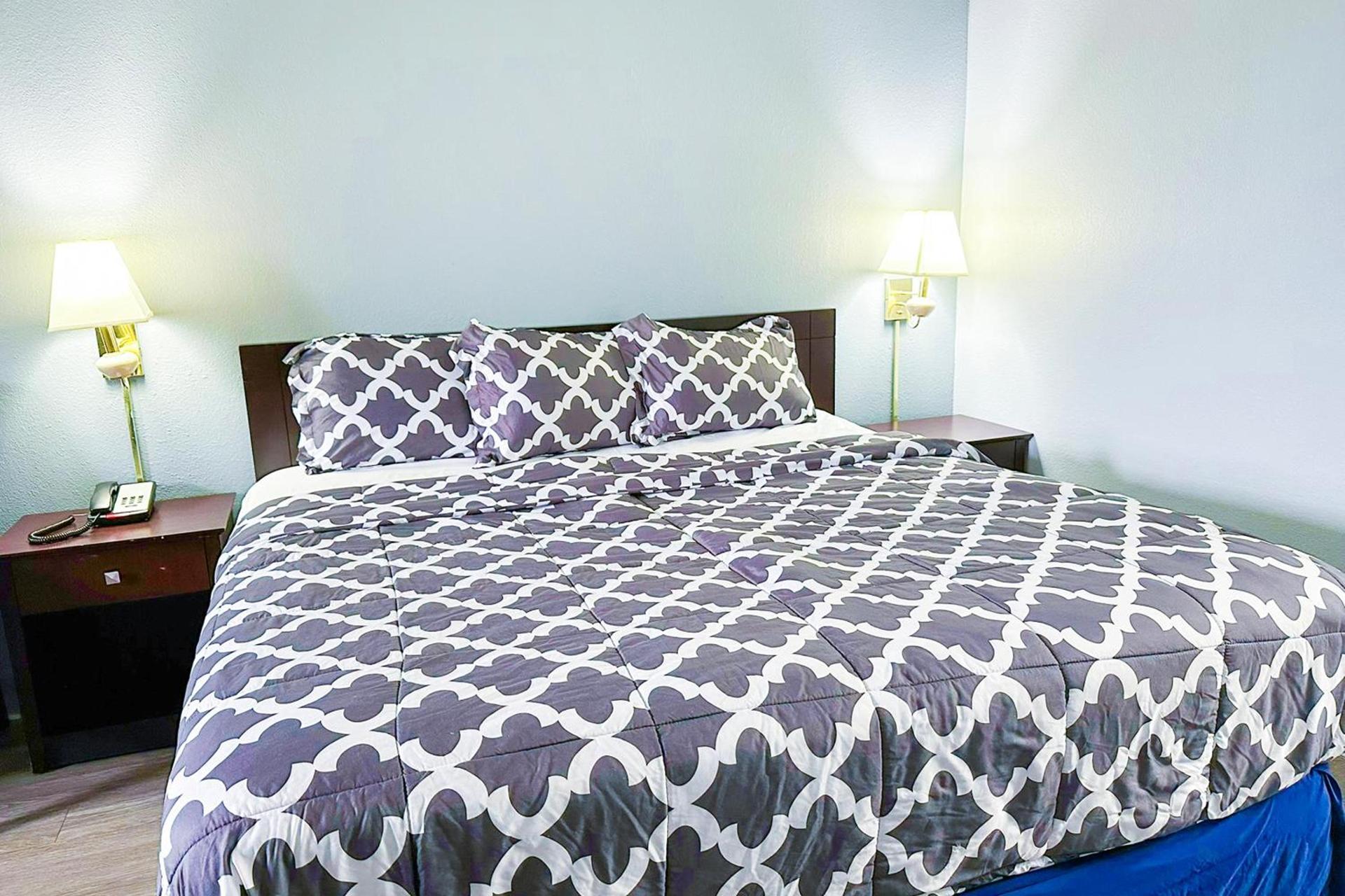 Happy Stay Inn Madisonville I-69 By OYO photo 43