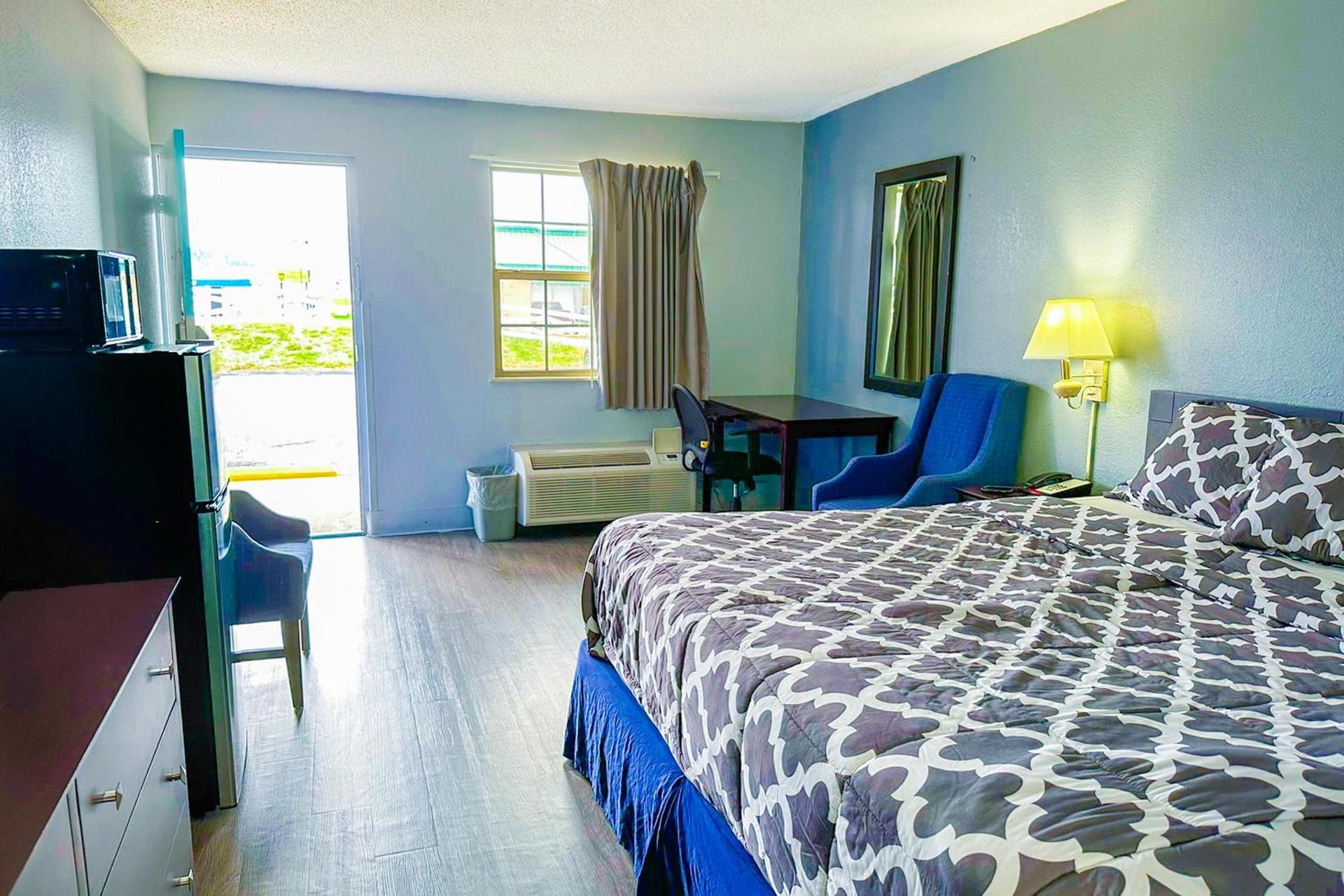 Happy Stay Inn Madisonville I-69 By OYO photo 45